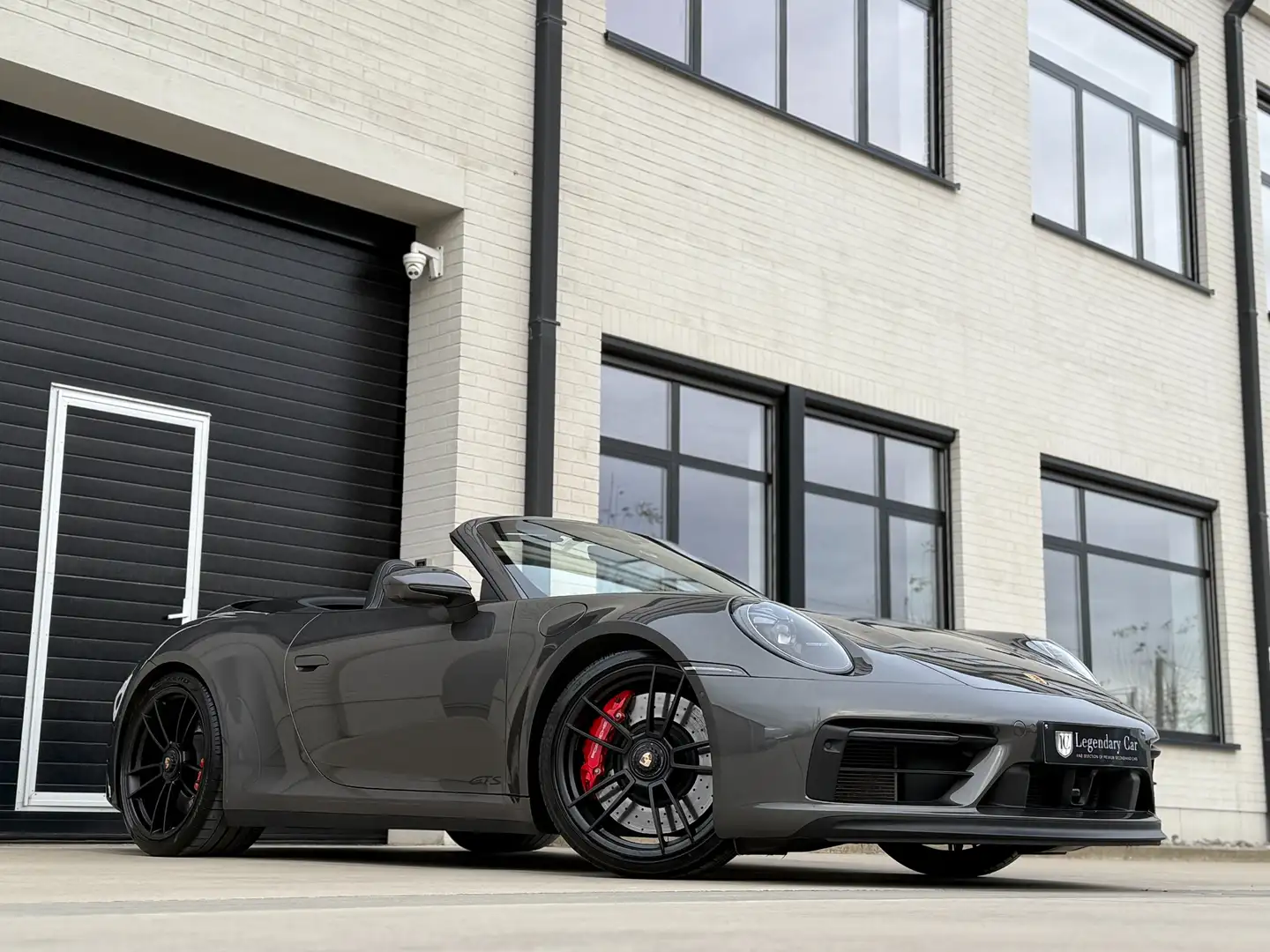 Porsche 911 Carrera 4 " GTS " 3.0 Bi-Turbo 480 hp Gris - 1