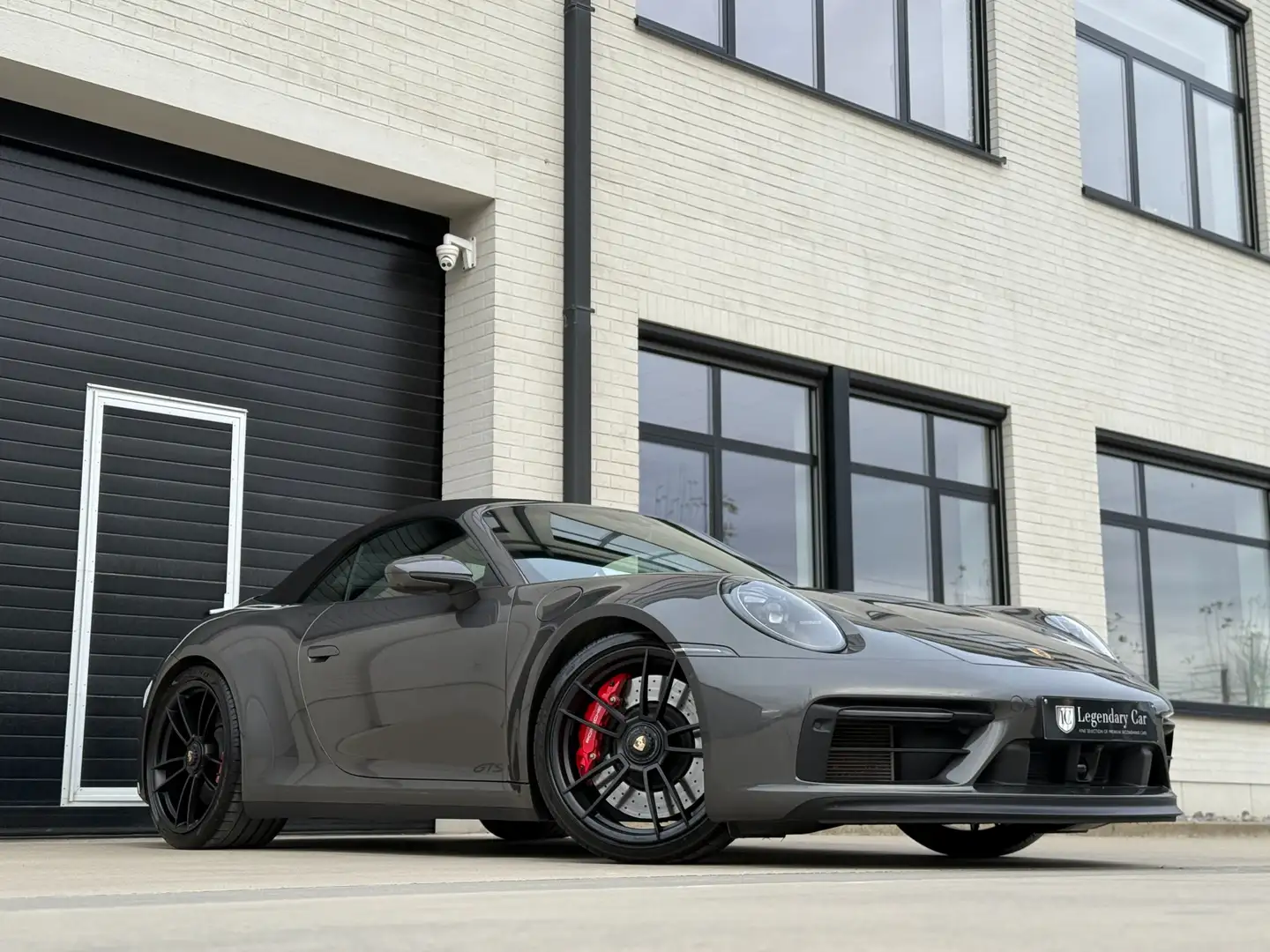 Porsche 911 Carrera 4 " GTS " 3.0 Bi-Turbo 480 hp Gris - 2