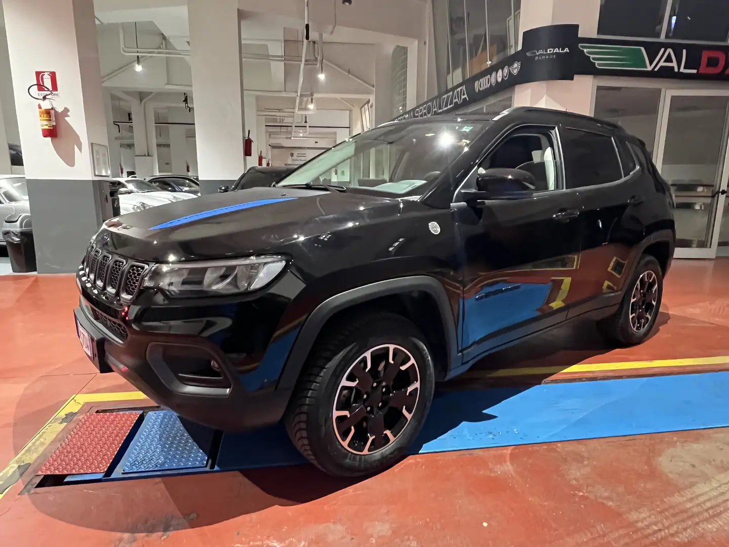 Jeep Compass Trailhawk  240CV Black Edition  4xe * GARANZIA * Schwarz - 1