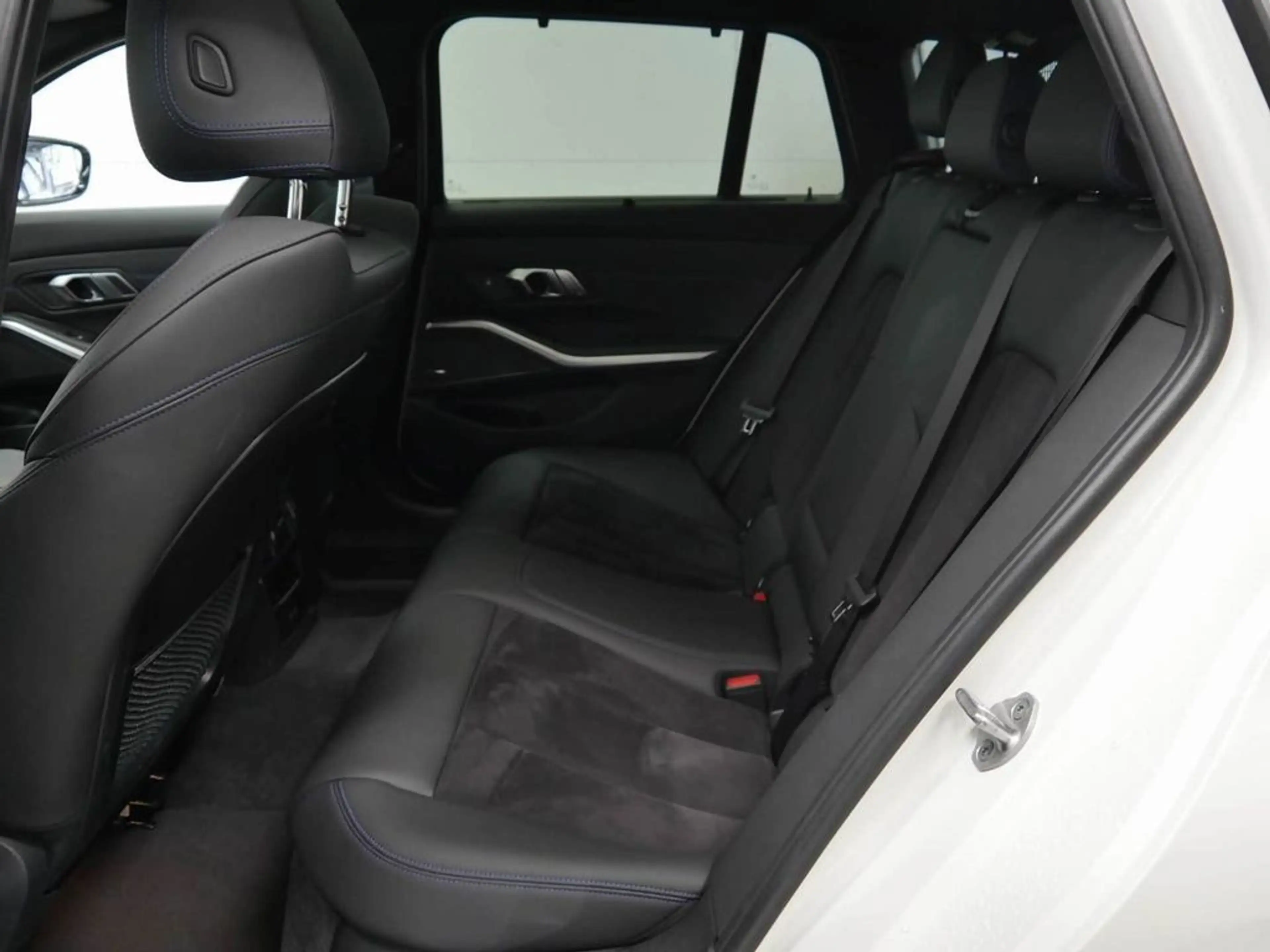 BMW 330 i 330i xDrive Touring M Sport — photo 4