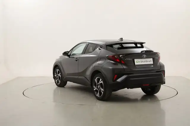 Toyota C-HR view 3