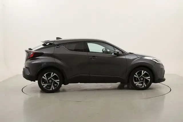 Toyota C-HR view 6