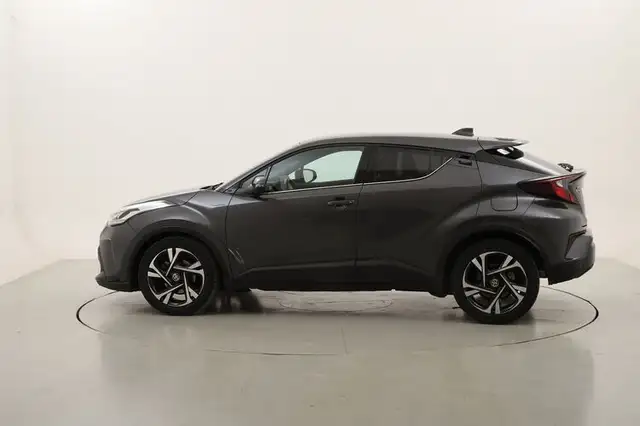 Toyota C-HR view 2