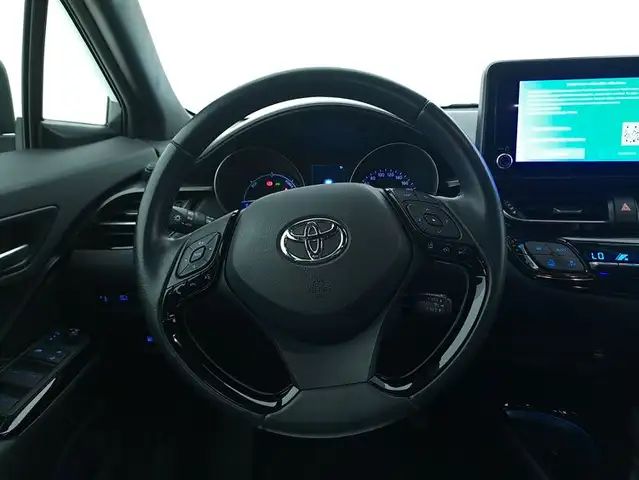 Toyota C-HR view 11