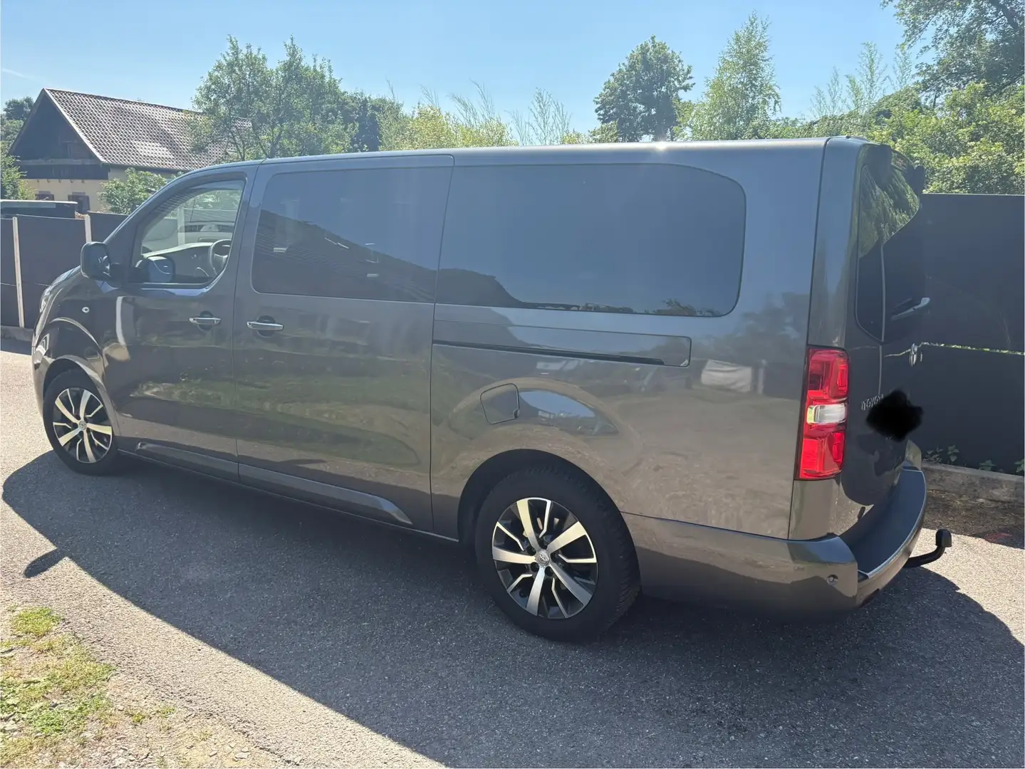 Toyota Proace Proace 2,0-l-D-4D L2 (7-Si.) Autm.Verso Executive Grau - 2