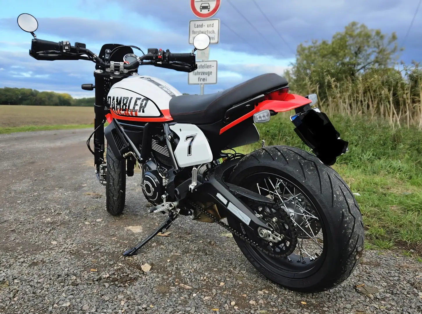 Ducati Scrambler Urban Motard Blanco - 2
