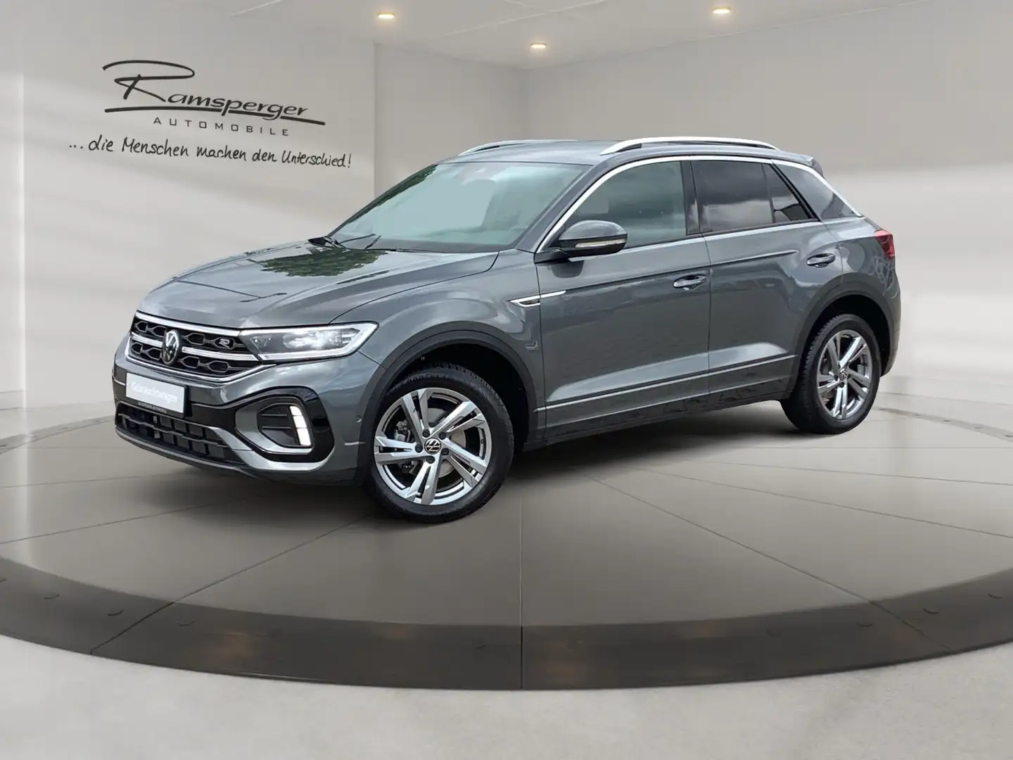 Volkswagen T-Roc 1.5 TSI R-Line AHK ACC Matrix Navi Keyless Grijs - 2