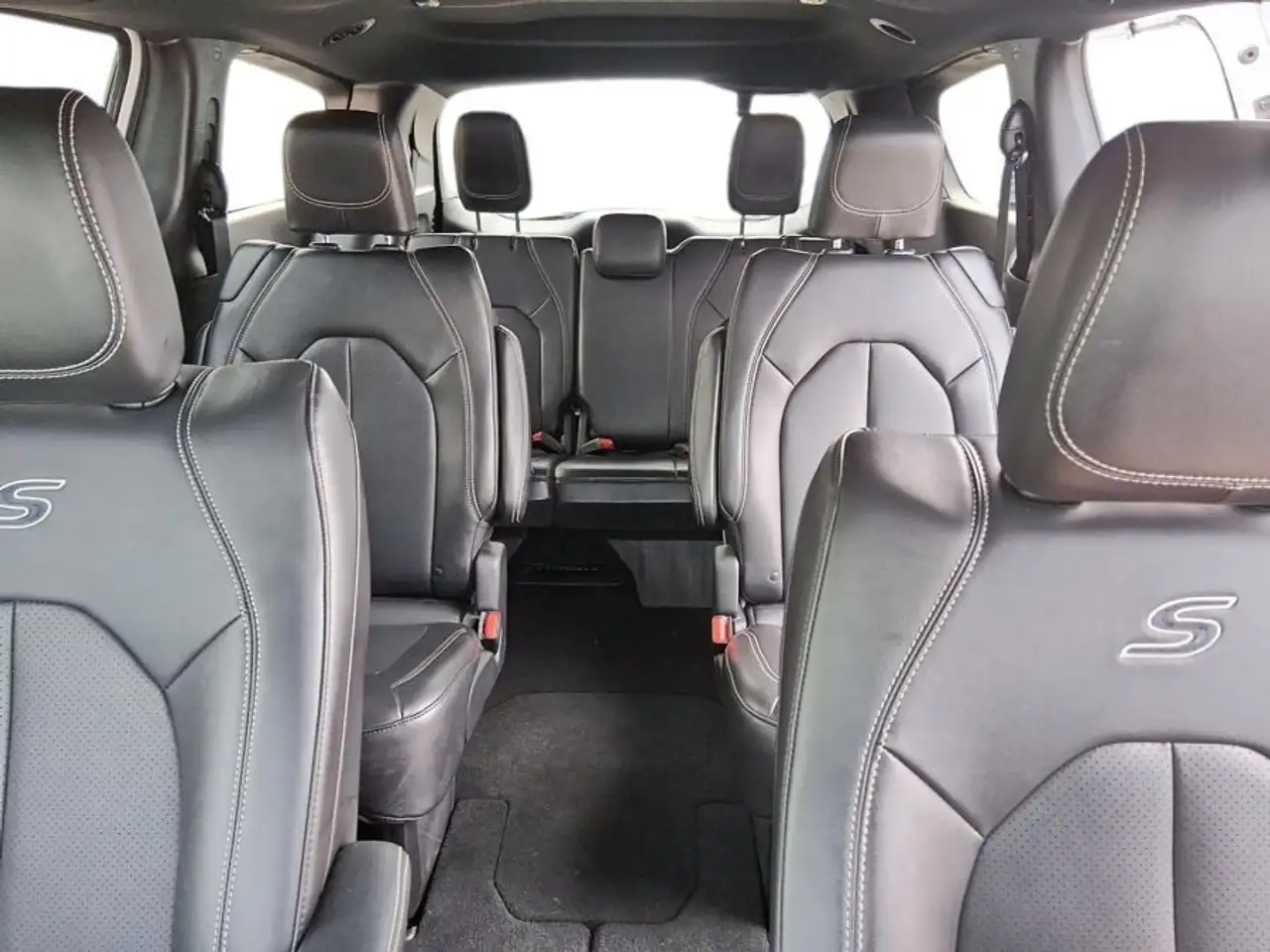 Chrysler Pacifica снимка Chrysler Pacifica