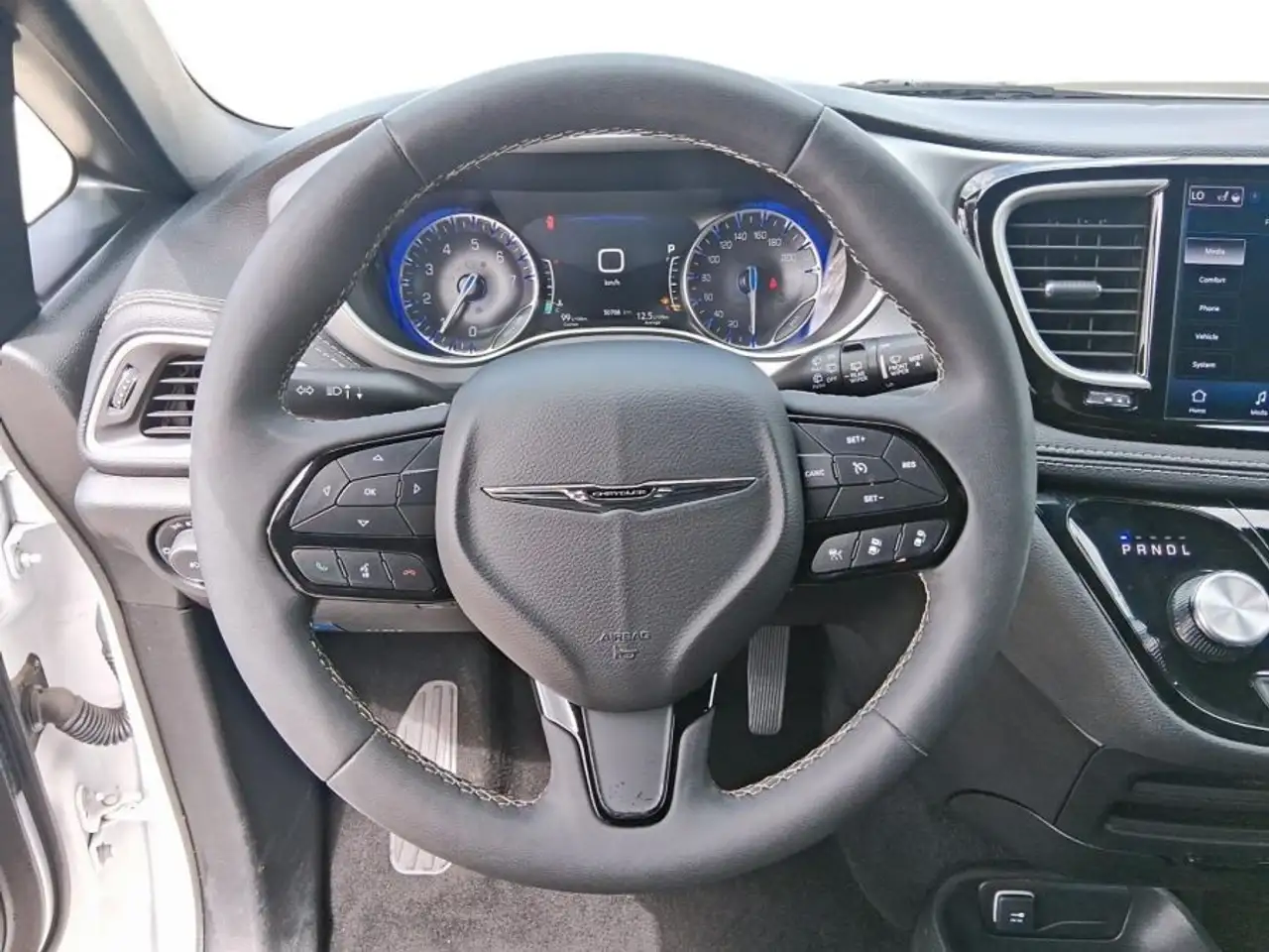 Chrysler Pacifica снимка Chrysler Pacifica
