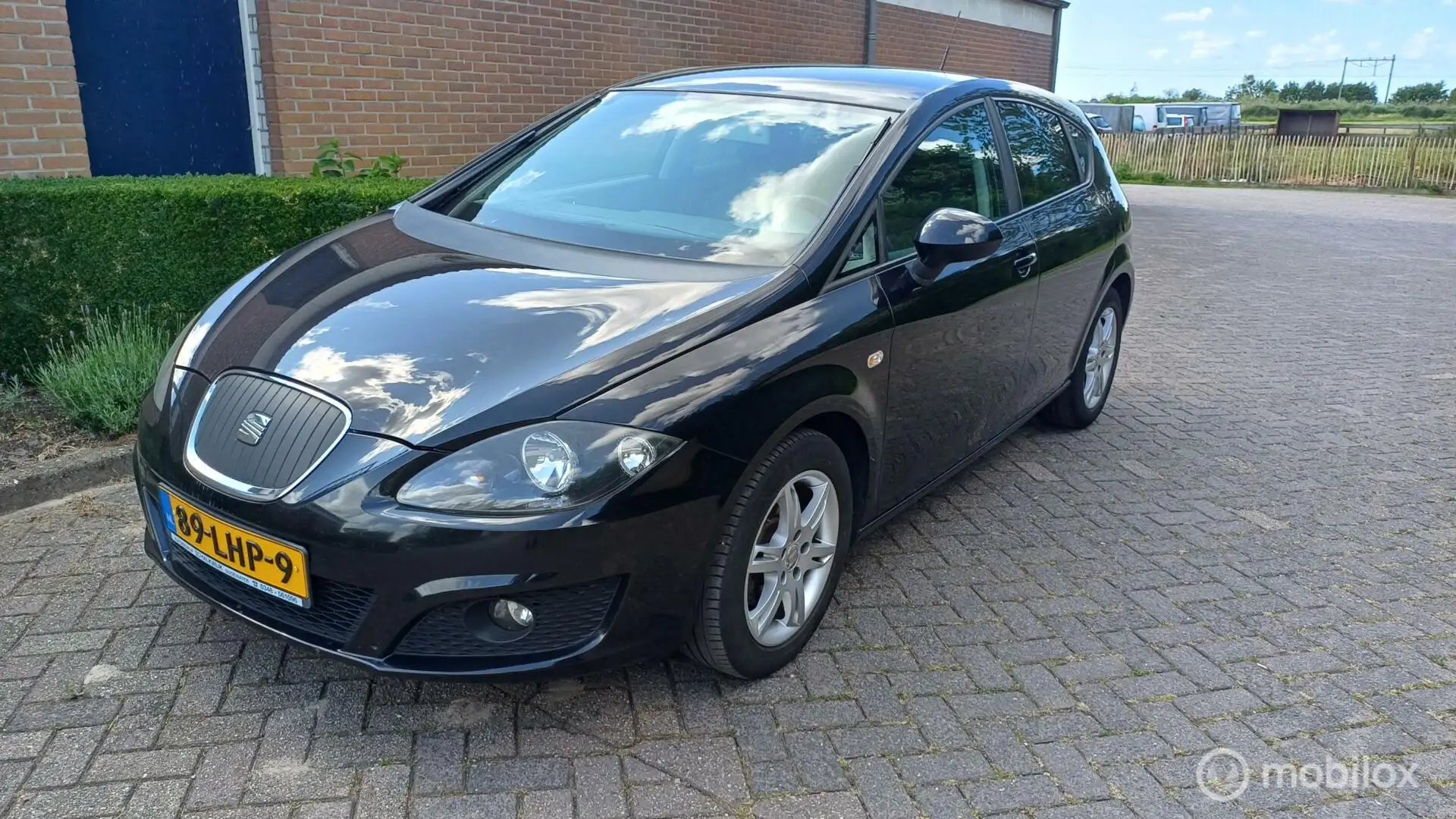 SEAT Leon 1.6 TDI Style Zwart - 1