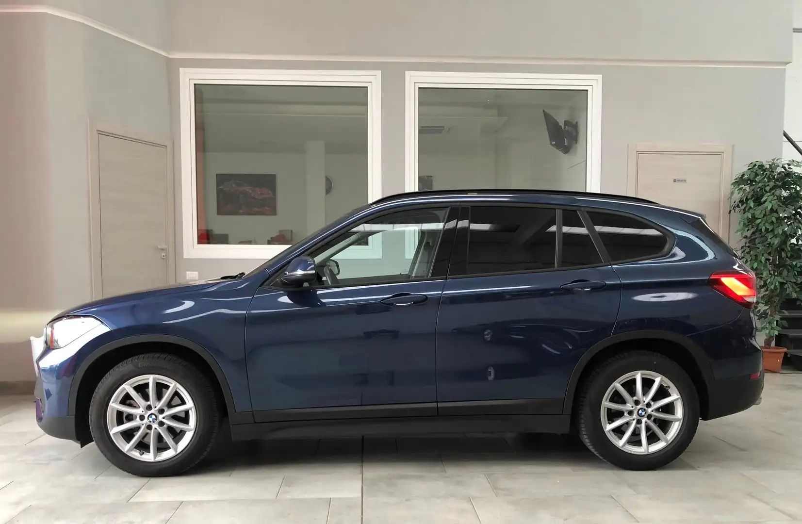 BMW X1 X1  XDRIVE 18d  Advantage auto * GANCIO TRAINO IVA Blau - 2