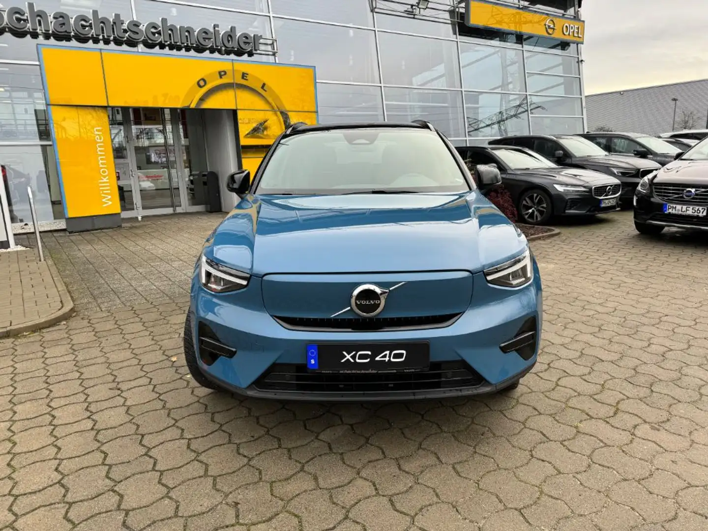 Volvo XC40 Recharge 69 kWh Single Motor RWD Plus+ Blau - 2