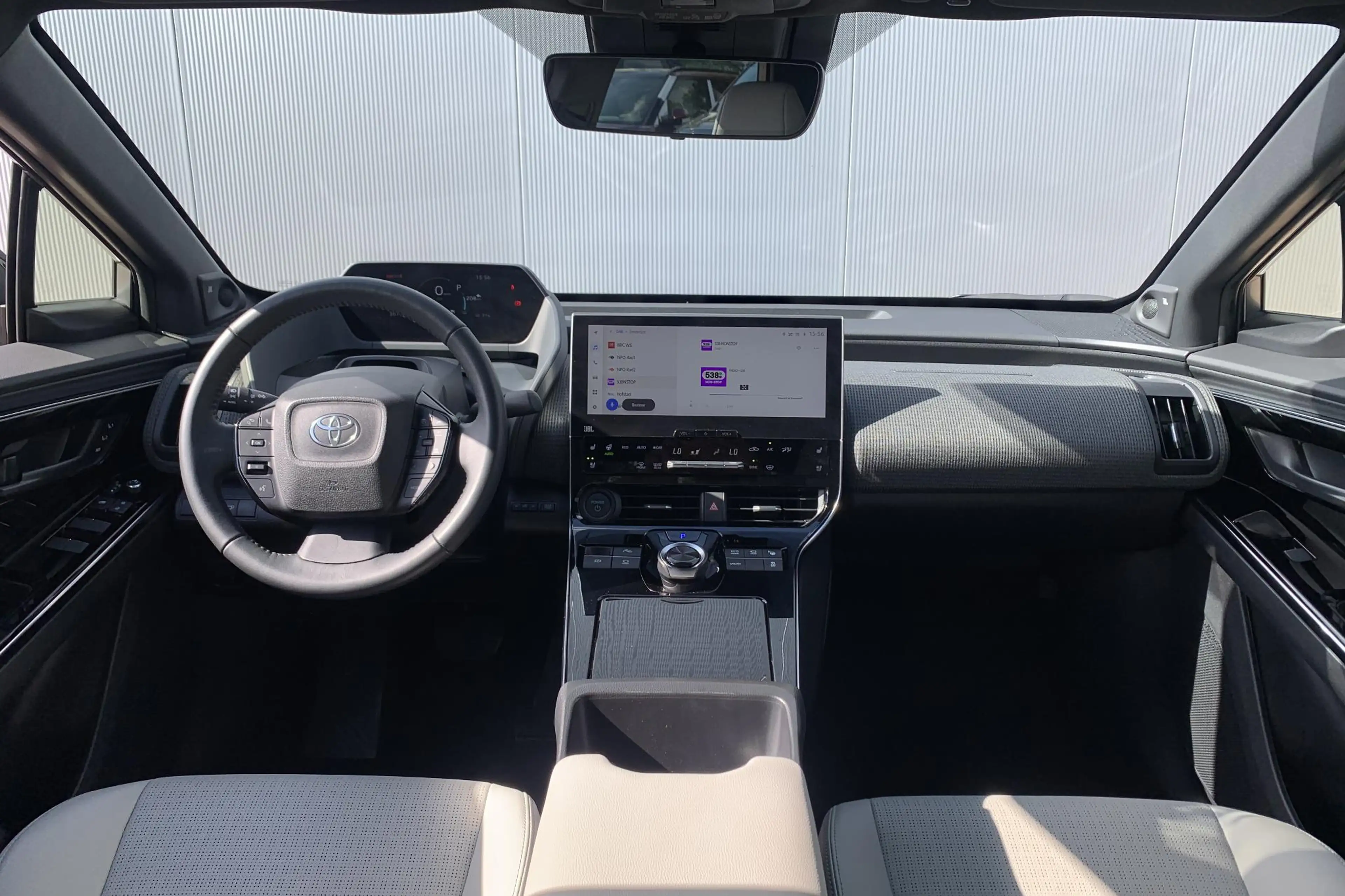 Toyota bZ4X Premium 71 kWh Trekhaak afn / Stuur en voor & acht — photo 9