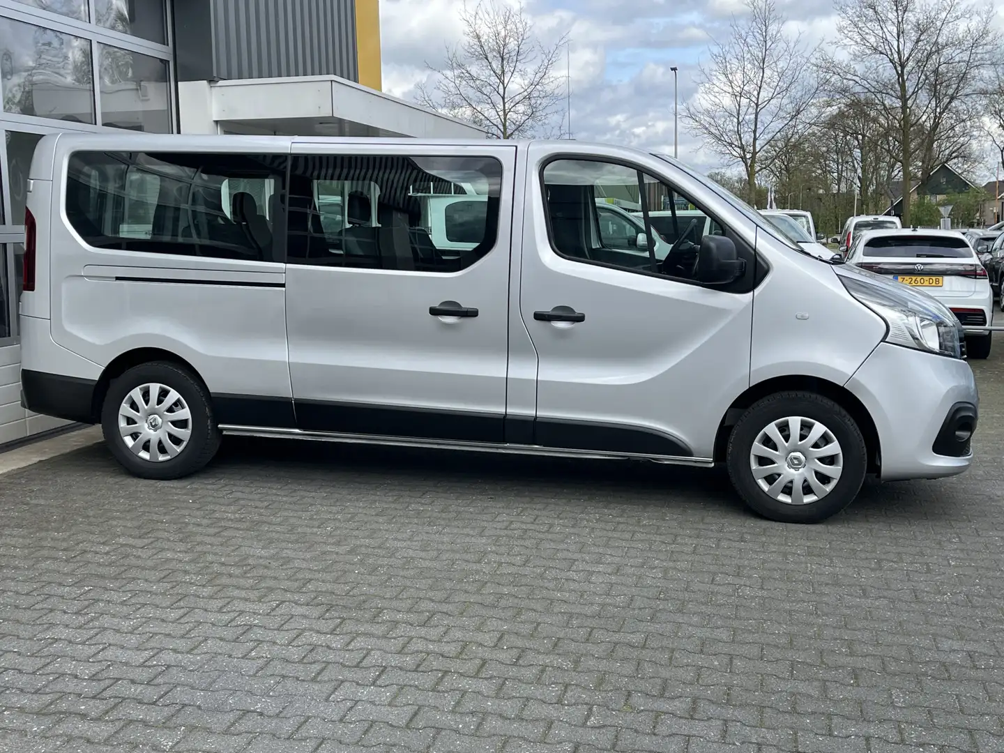 Renault Trafic Passenger 1.6 dCi Grand Authentique Energy BTW / B Grijs - 2