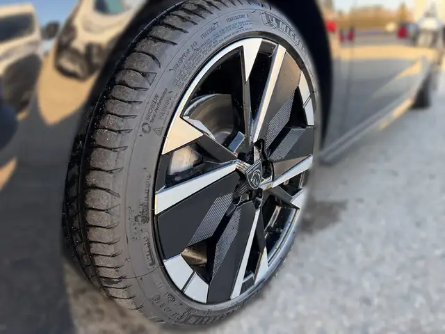 Peugeot 308 view 8