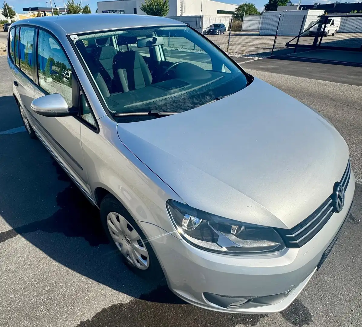 Volkswagen Touran Trendline BMT Silber - 1