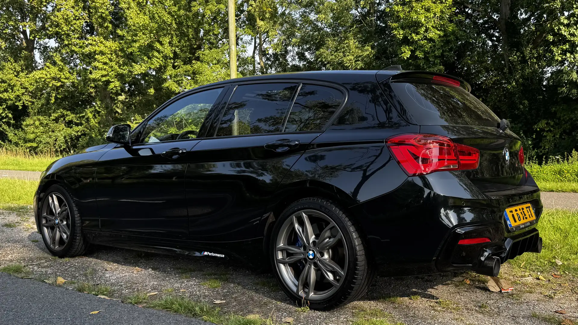 BMW 140 M Perf. / Ivory White leather / Harman Kardon Schwarz - 2