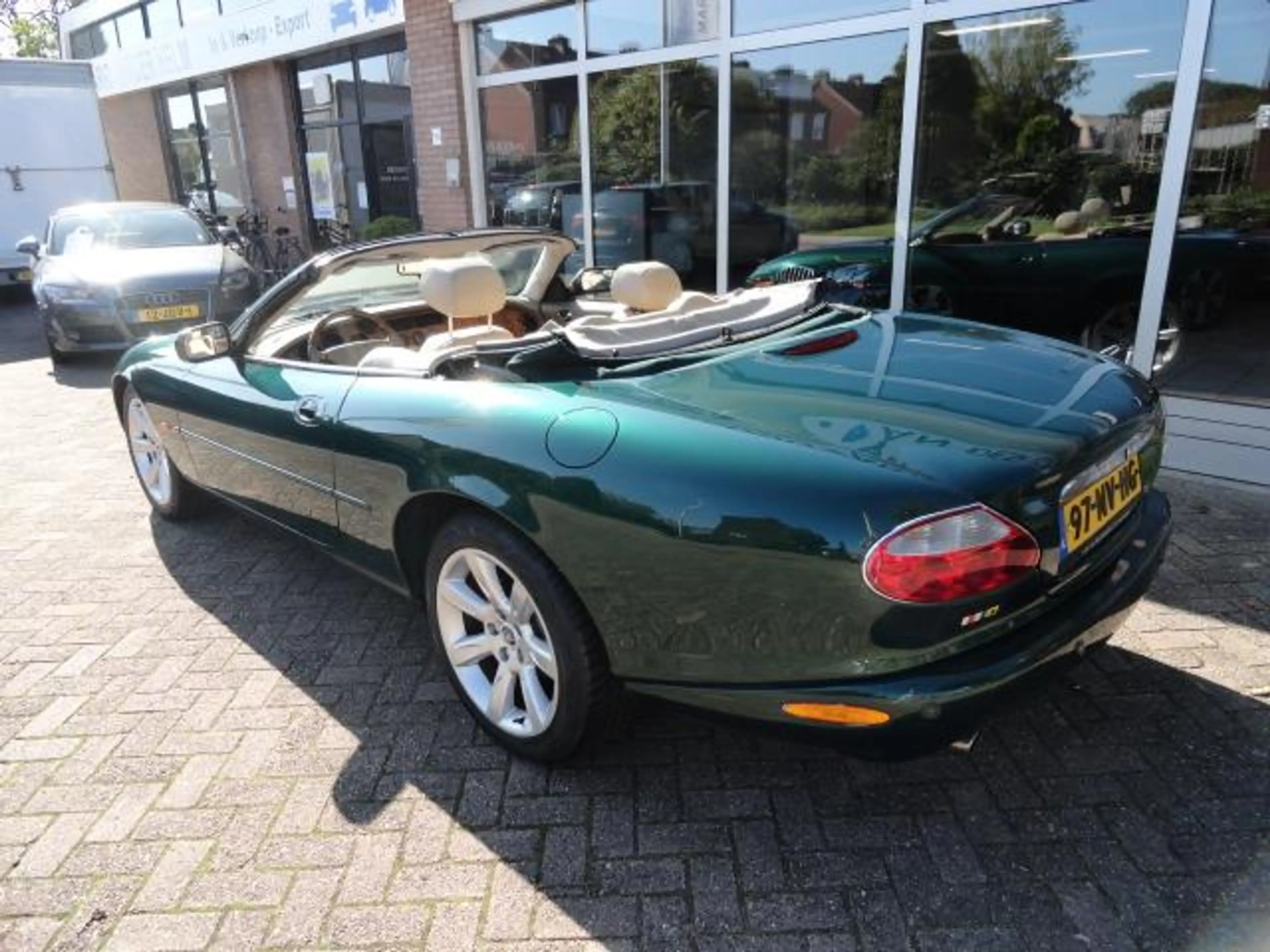 Jaguar XK8 4.2 V8 Convertible — photo 3