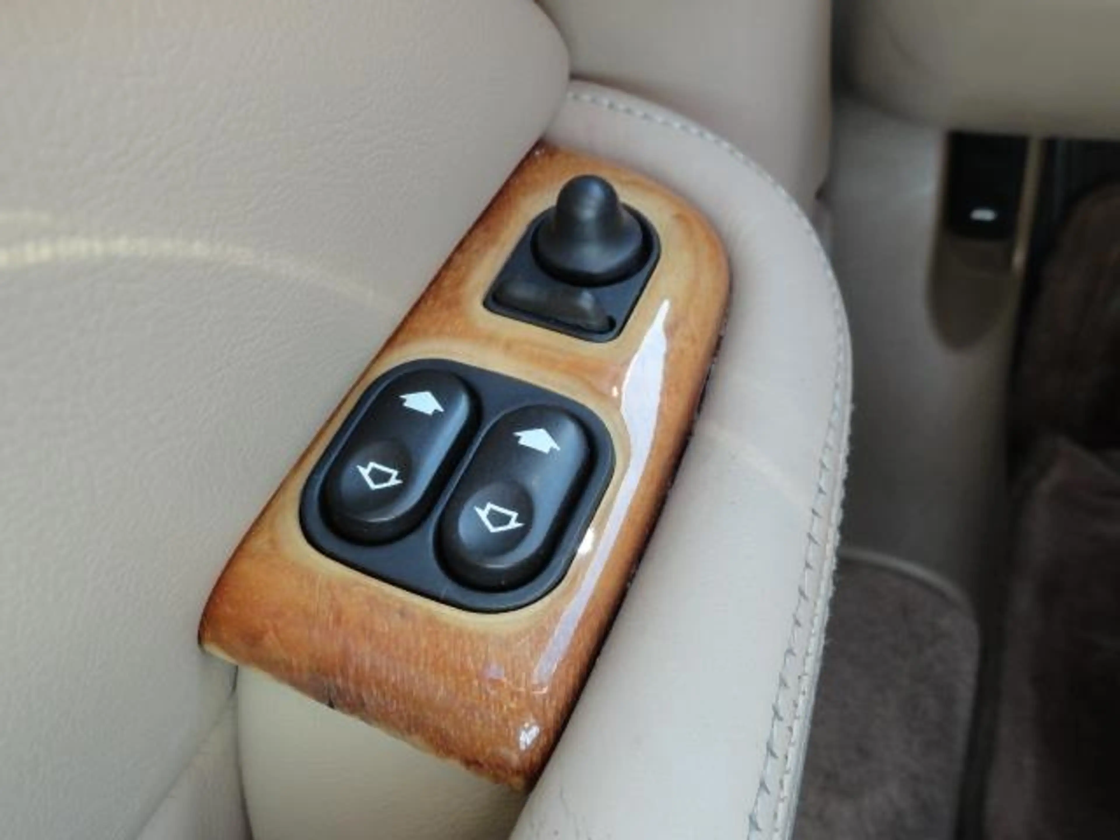 Jaguar XK8 4.2 V8 Convertible — photo 13