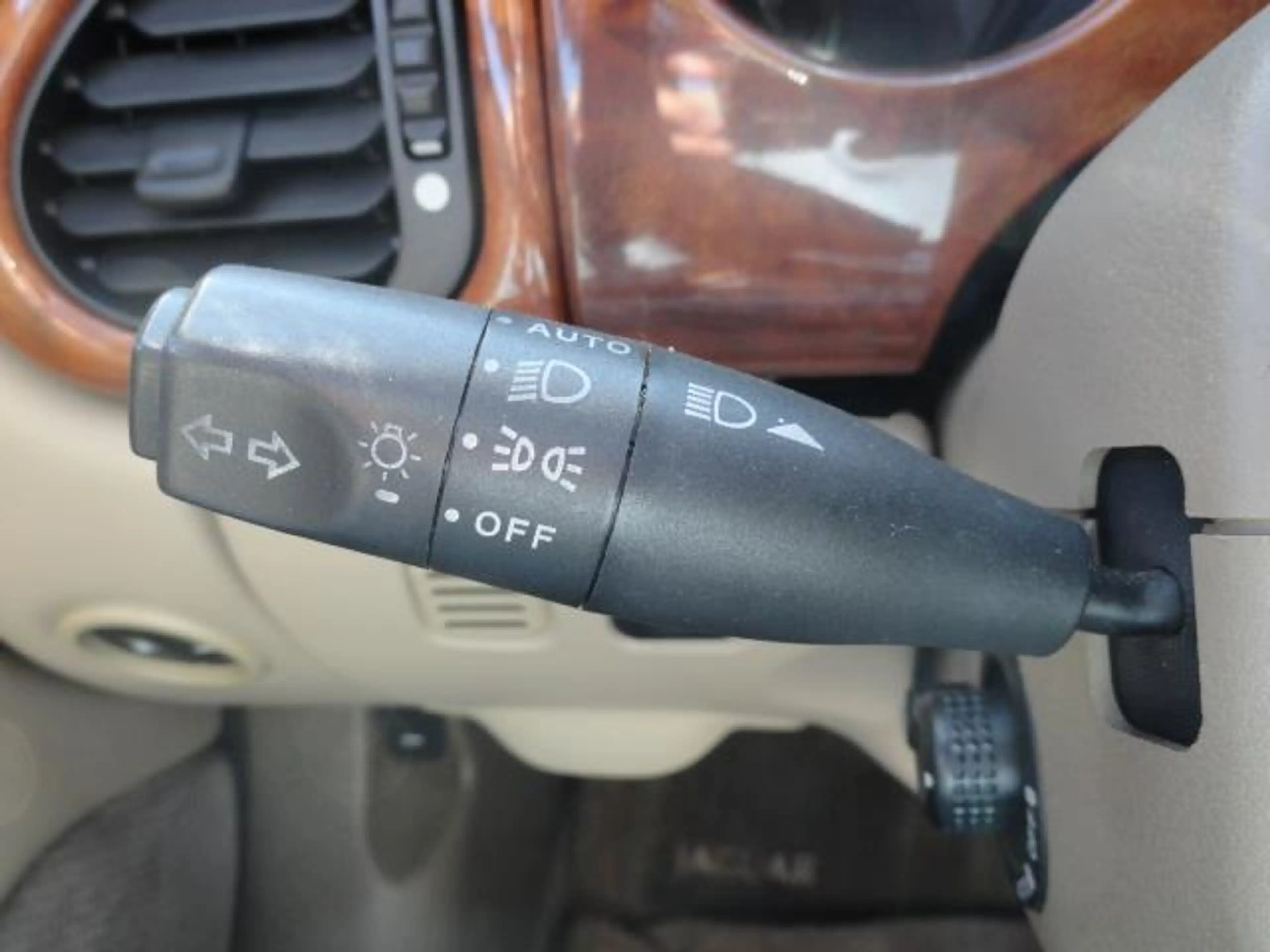 Jaguar XK8 4.2 V8 Convertible — photo 11