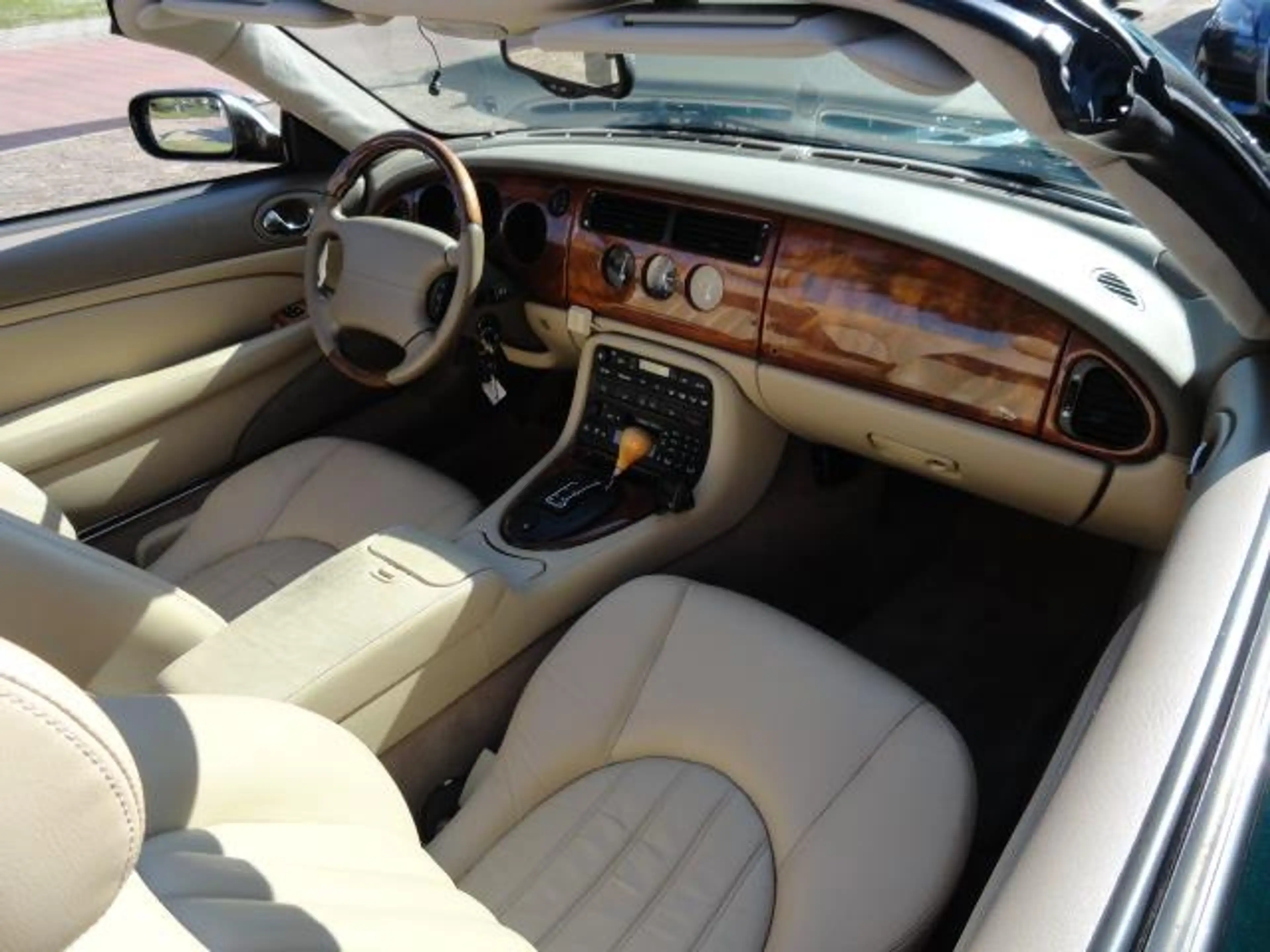 Jaguar XK8 4.2 V8 Convertible — photo 5