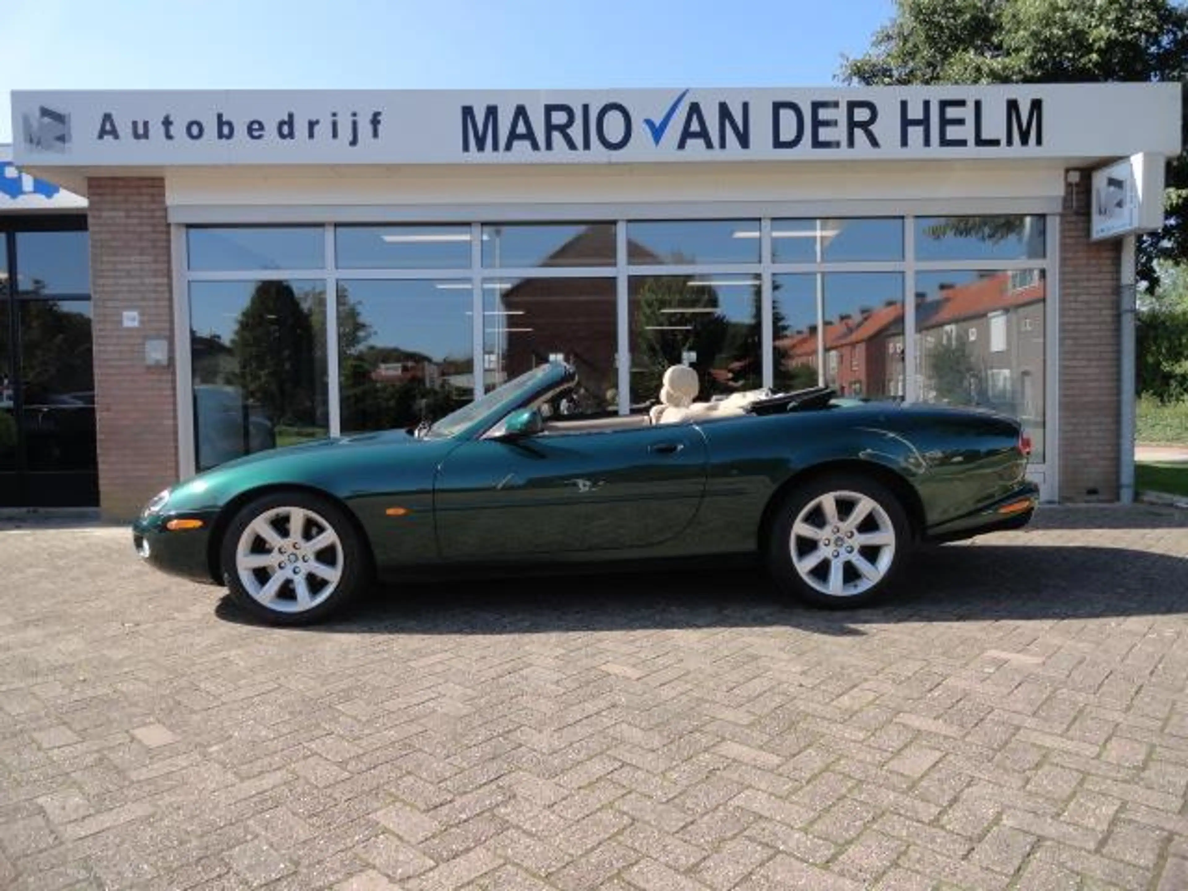 Jaguar XK8 4.2 V8 Convertible — photo 2