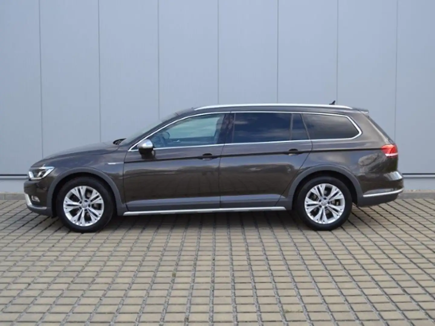 Volkswagen Passat Alltrack 2.0 TSI 220 PS 4M DSG PANORAMA/AHK/LED/DCC/NAVI+R Marrón - 2