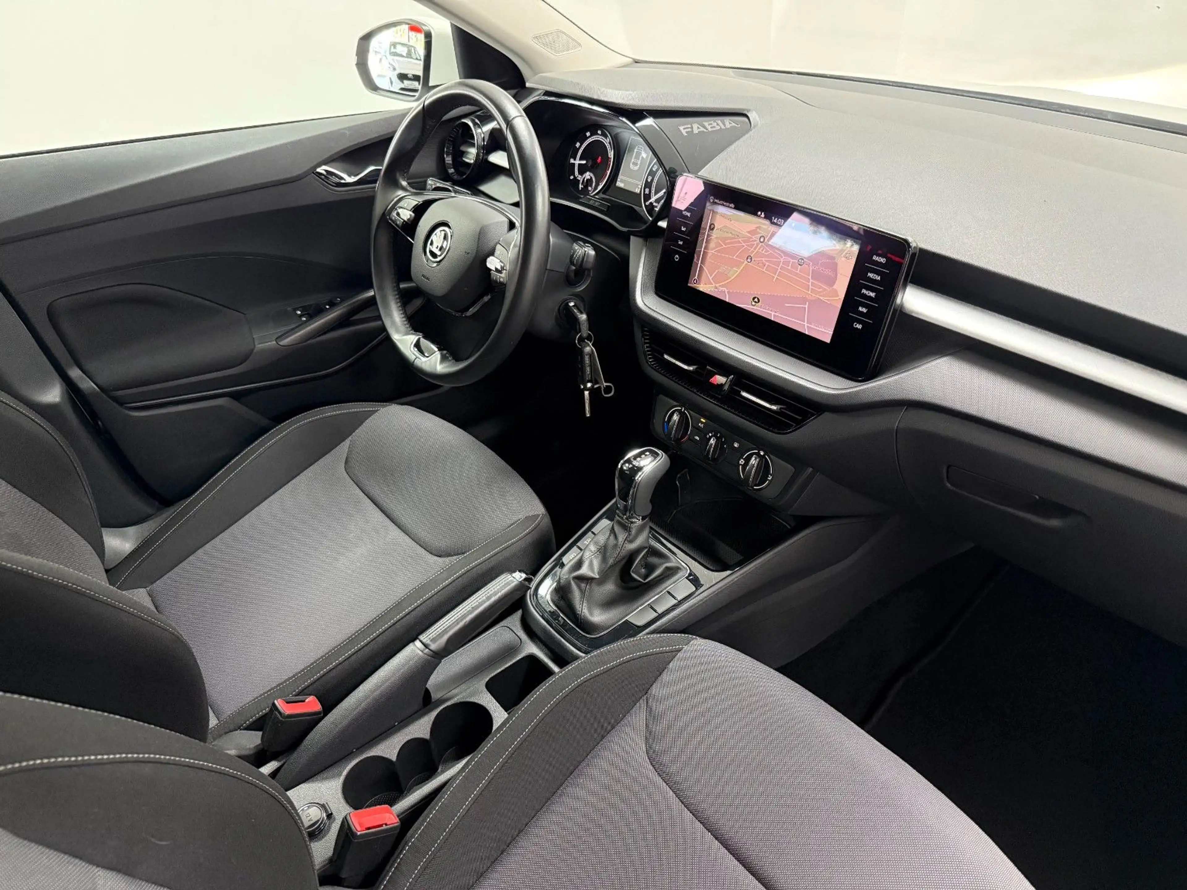 Skoda Fabia Ambition — photo 10