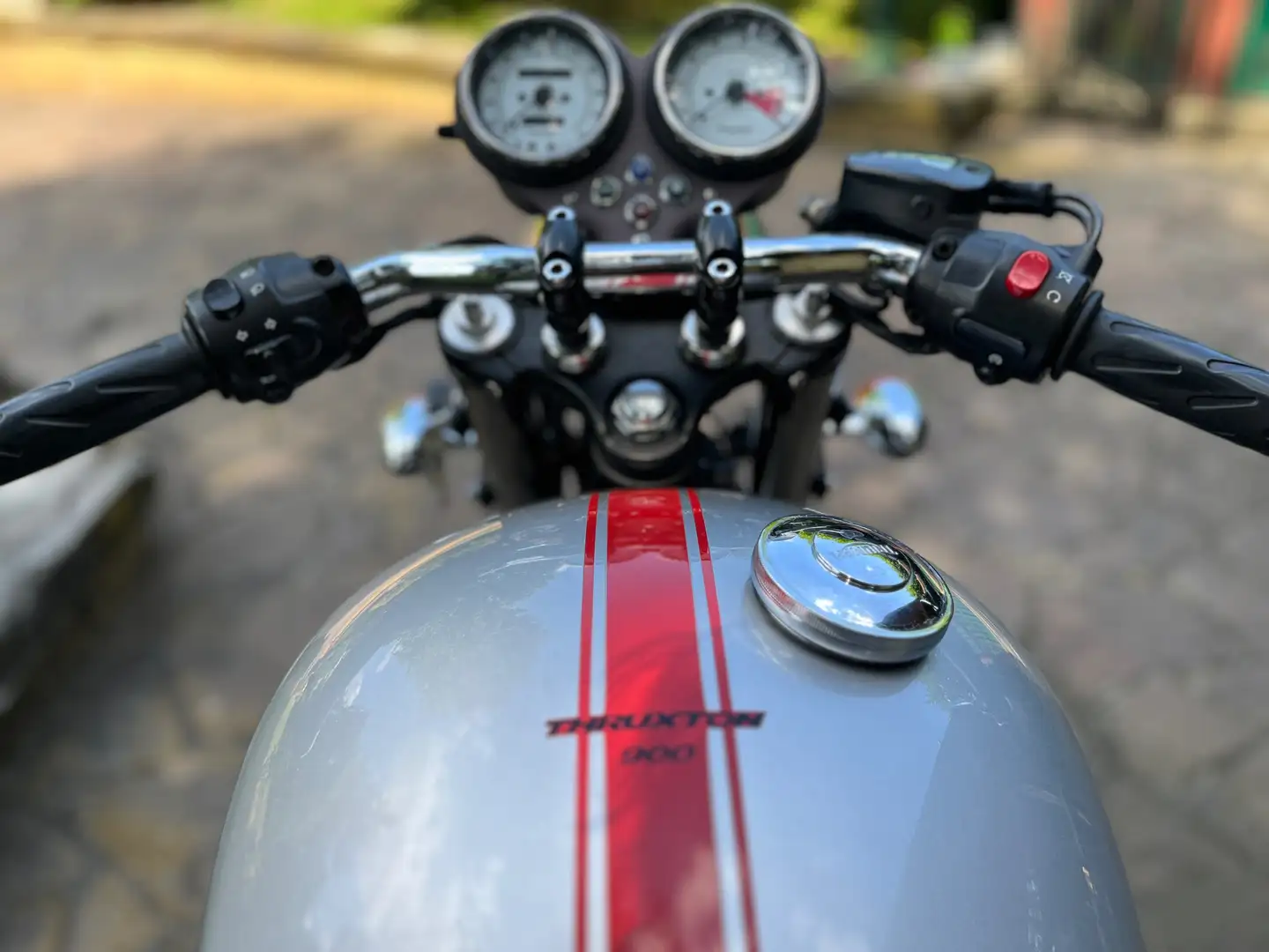 Triumph Thruxton Argento - 1