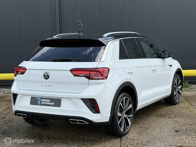 Volkswagen T-Roc view 3