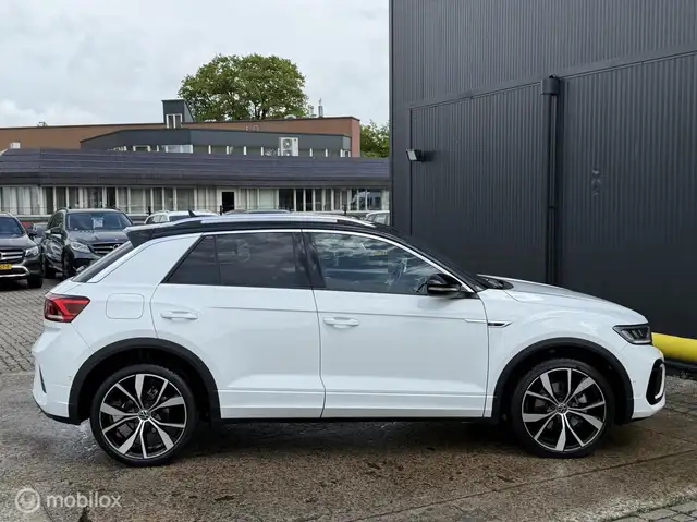 Volkswagen T-Roc view 9