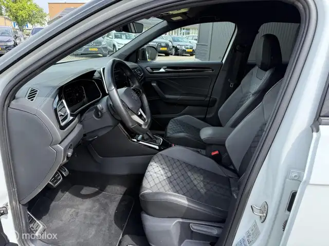 Volkswagen T-Roc view 10