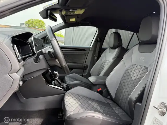 Volkswagen T-Roc view 4