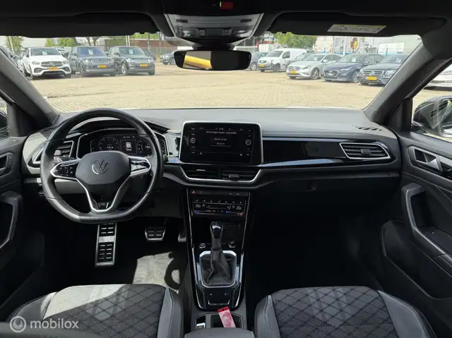 Volkswagen T-Roc view 2