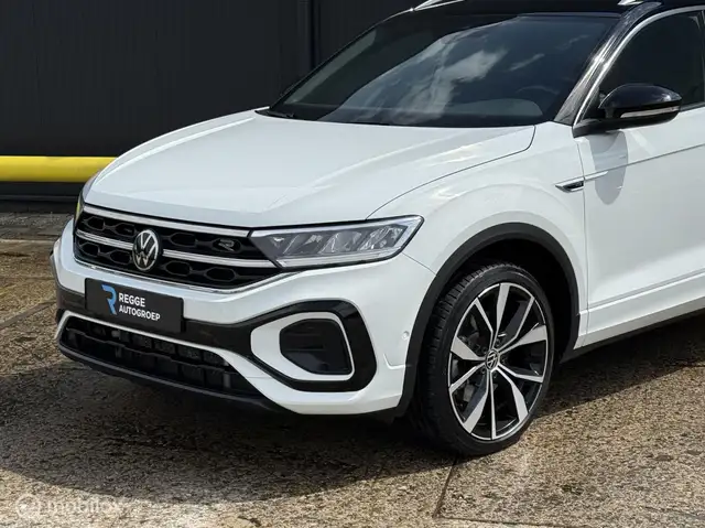 Volkswagen T-Roc view 6