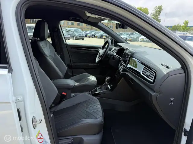 Volkswagen T-Roc view 14