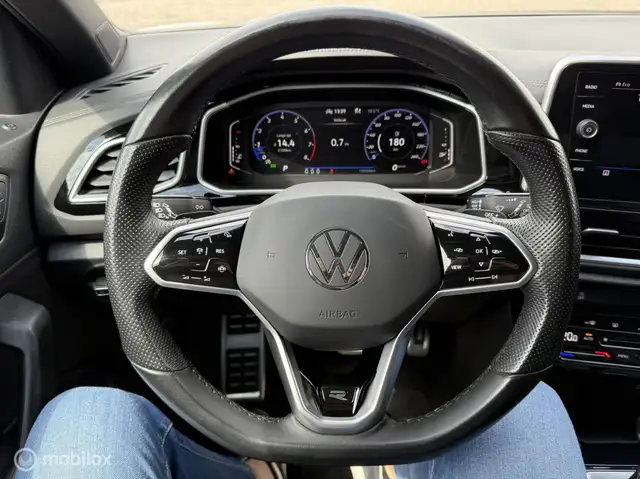 Volkswagen T-Roc view 12