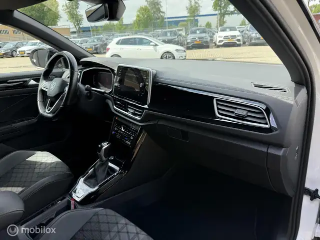 Volkswagen T-Roc view 13