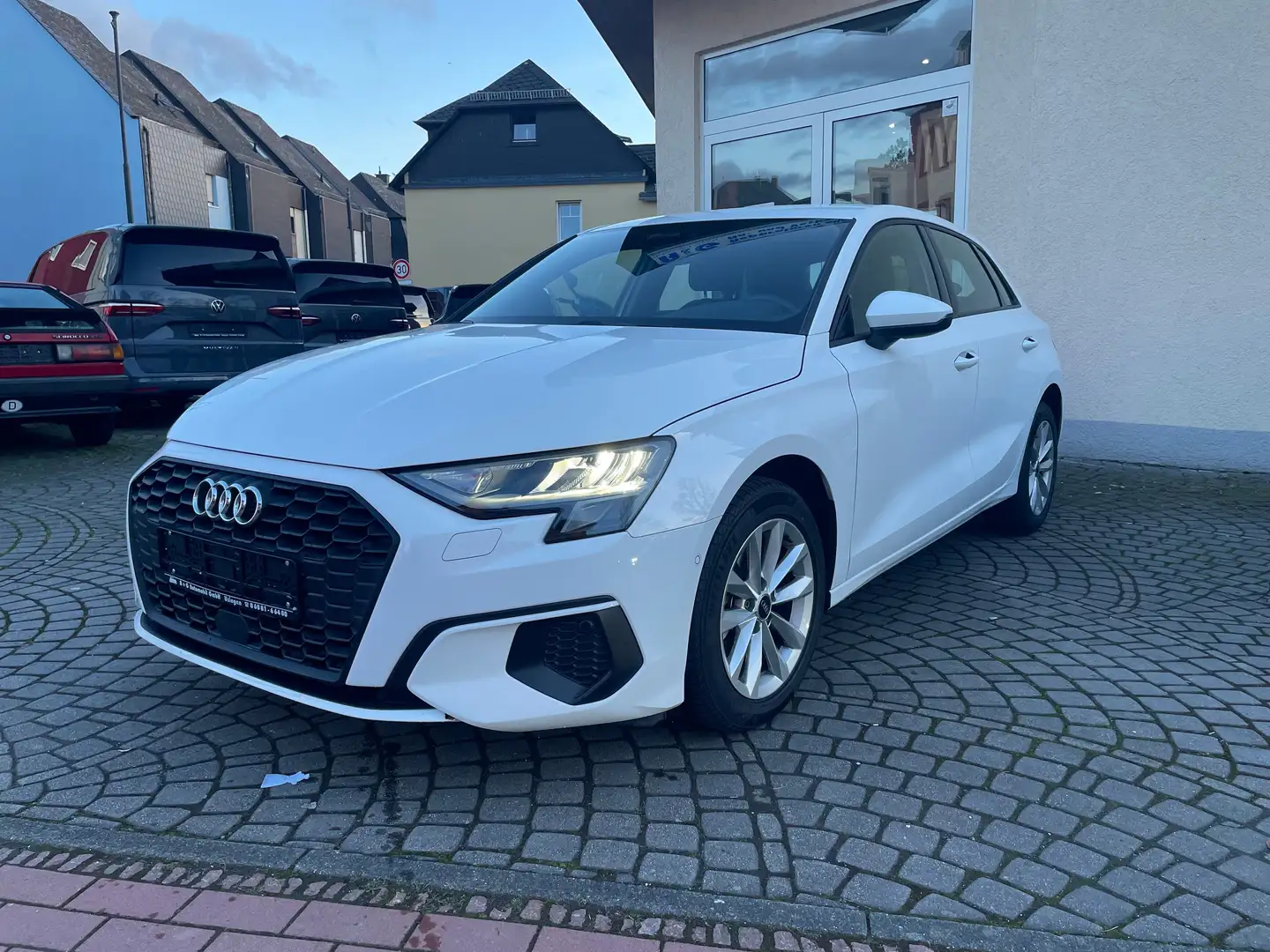 Audi A3 30 TFSI SHZ PDC ALU Weiß - 1