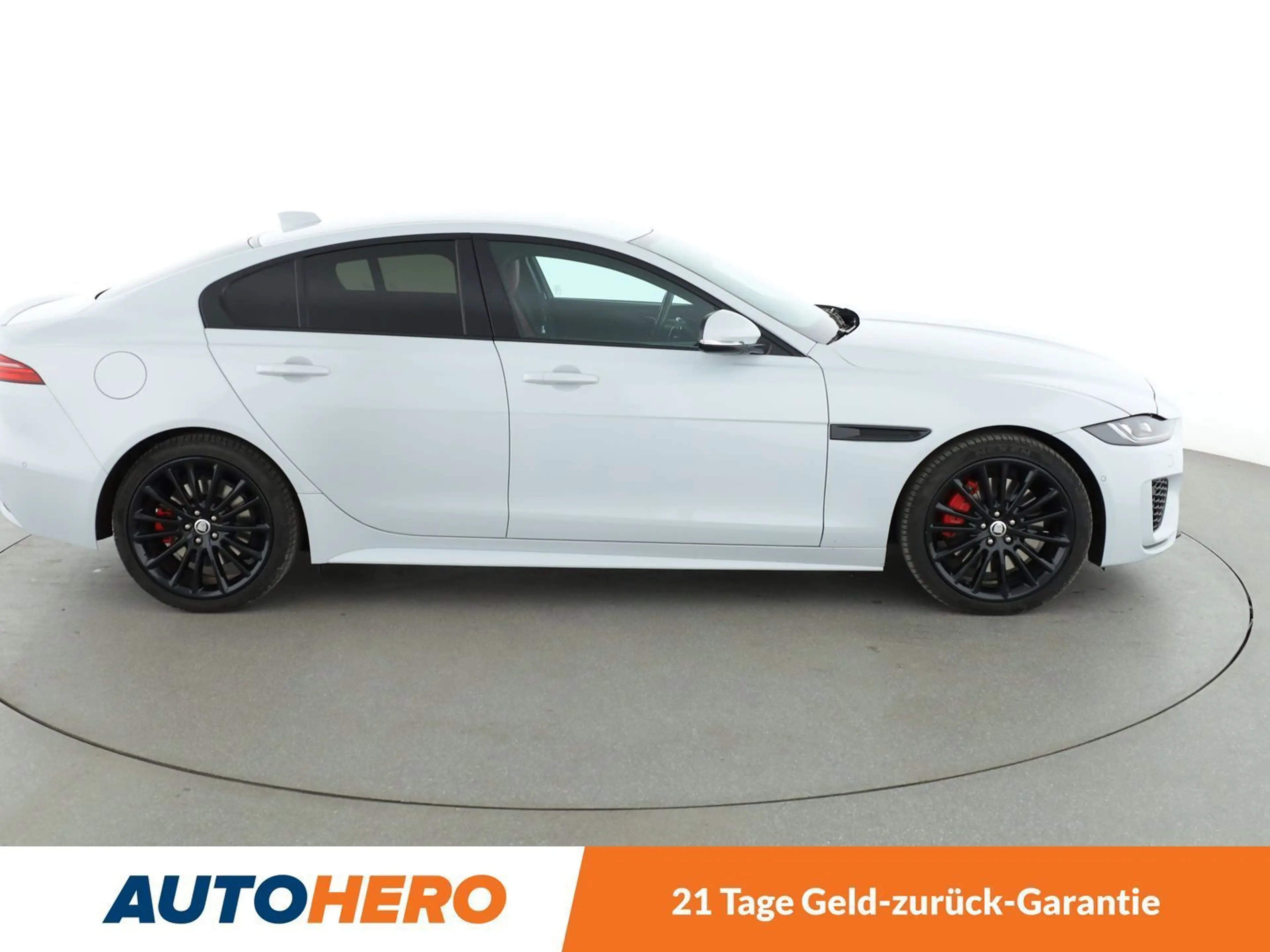 Jaguar XE 25t R-Dynamic SE Aut.*LED*CAM*PDC*SHZ*KLIMA* — photo 7