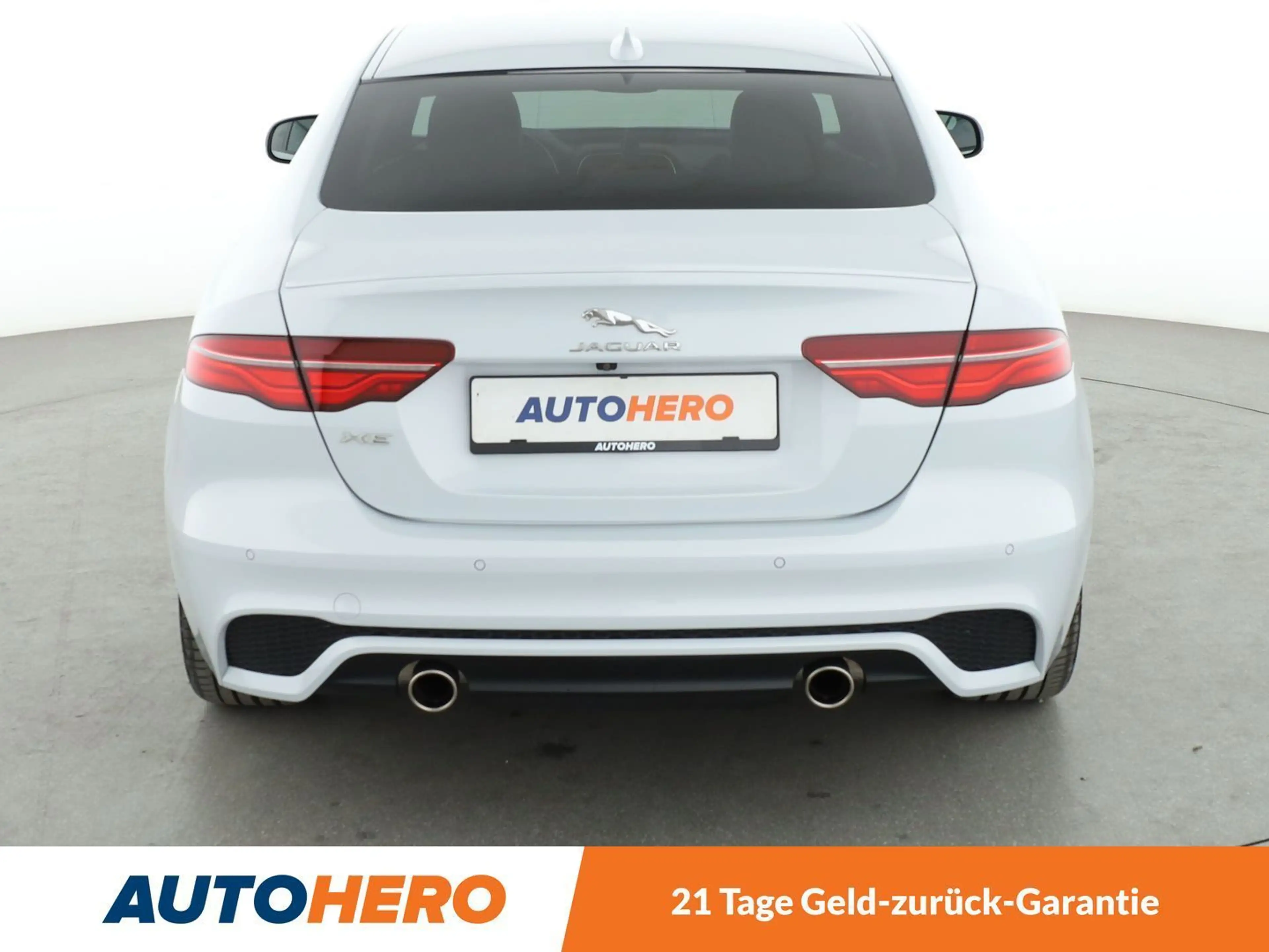 Jaguar XE 25t R-Dynamic SE Aut.*LED*CAM*PDC*SHZ*KLIMA* — photo 5