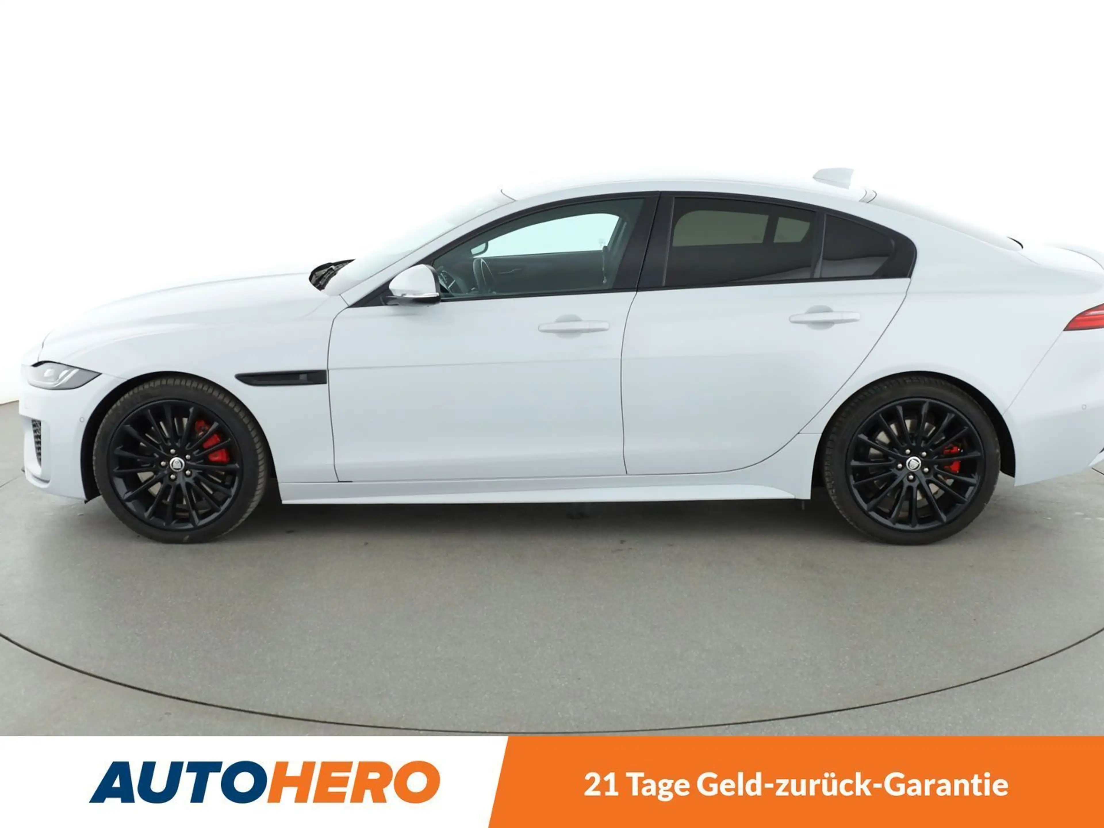Jaguar XE 25t R-Dynamic SE Aut.*LED*CAM*PDC*SHZ*KLIMA* — photo 3