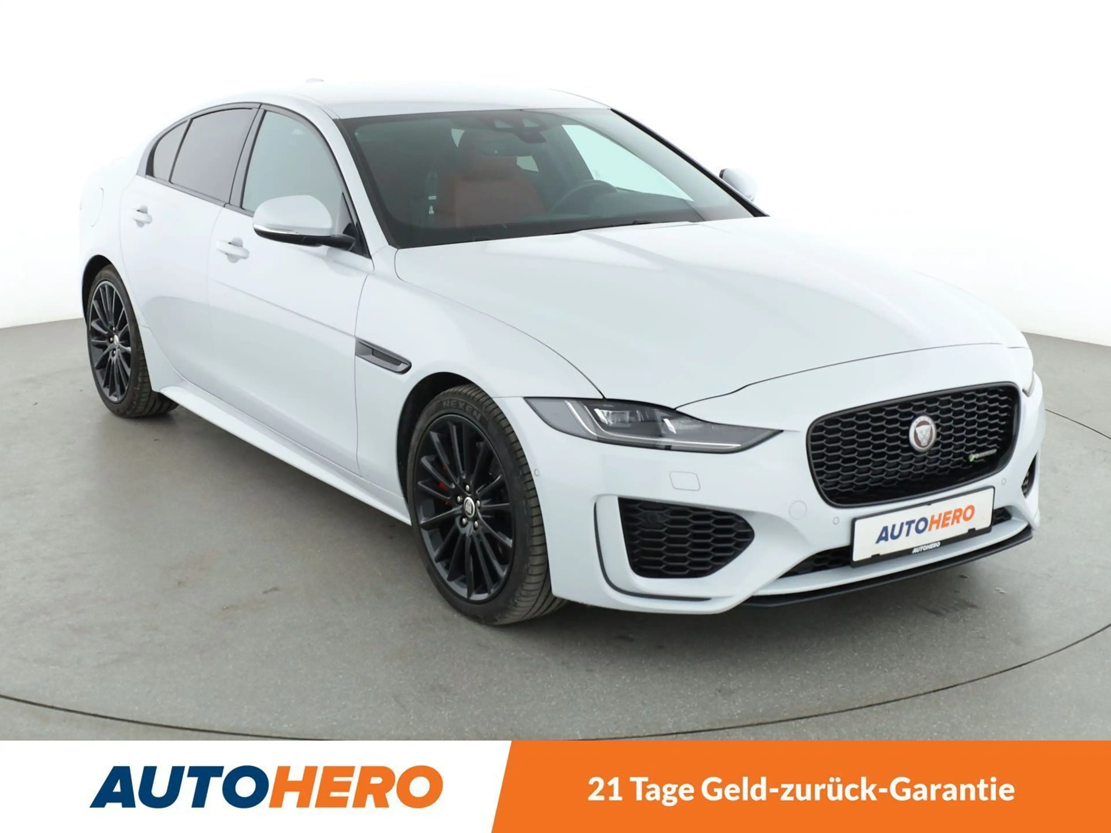 Jaguar XE 25t R-Dynamic SE Aut.*LED*CAM*PDC*SHZ*KLIMA* — photo 8