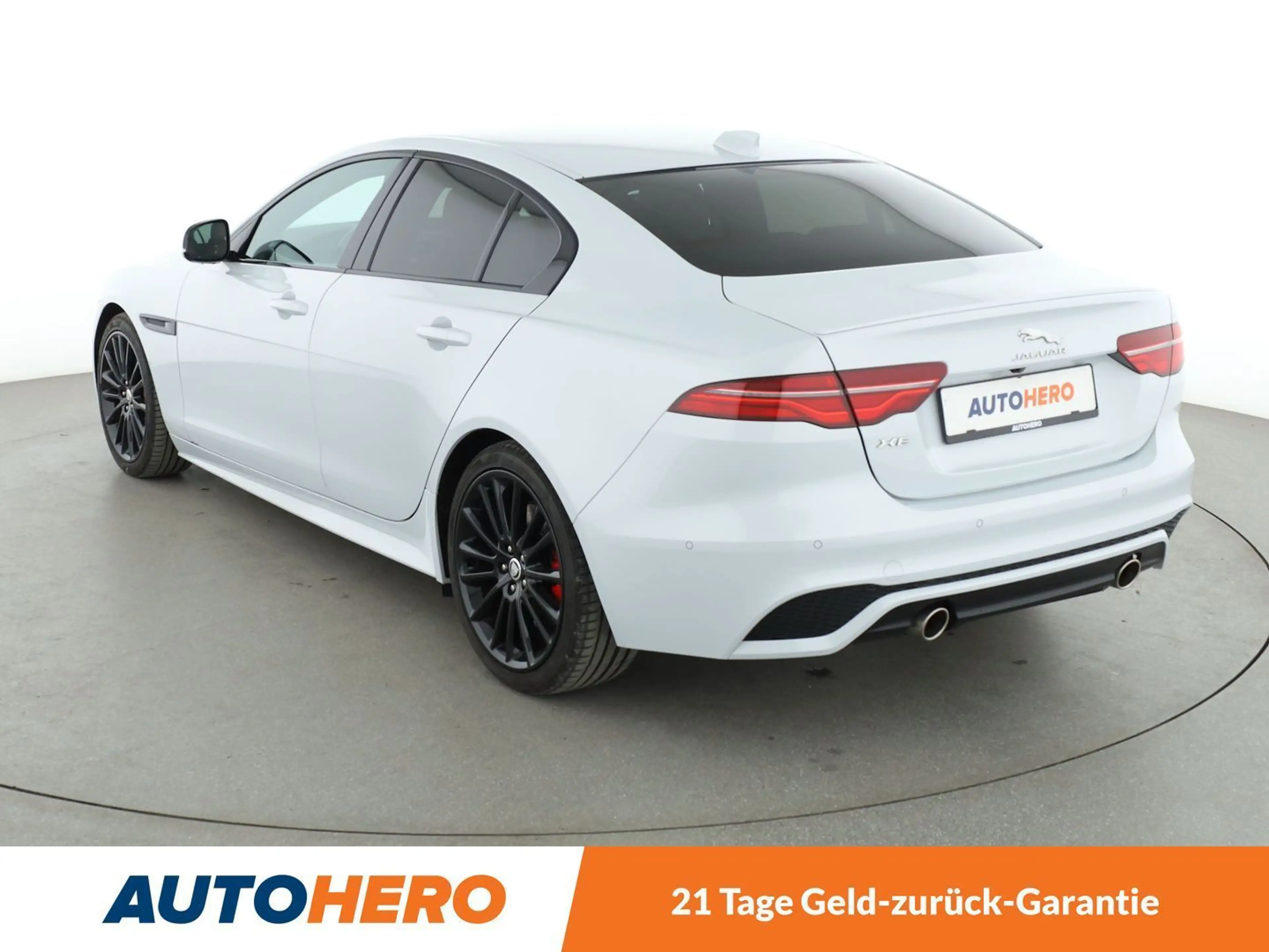 Jaguar XE 25t R-Dynamic SE Aut.*LED*CAM*PDC*SHZ*KLIMA* — photo 4