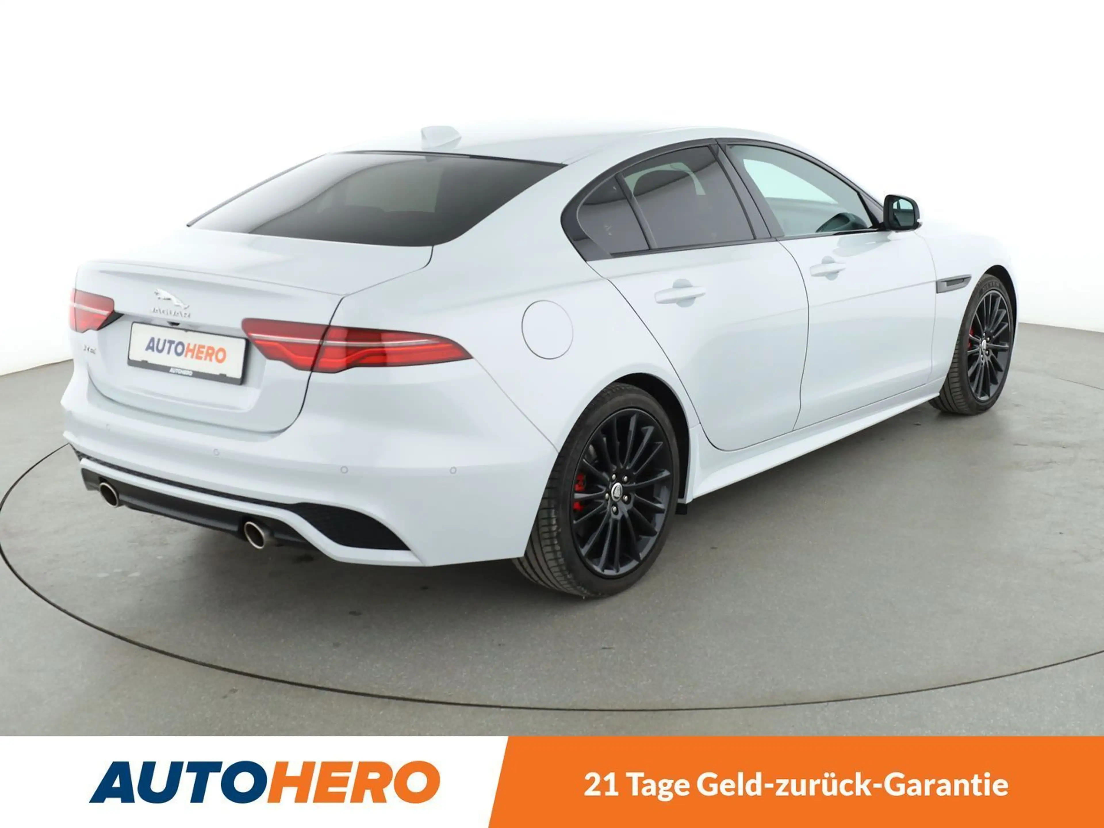 Jaguar XE 25t R-Dynamic SE Aut.*LED*CAM*PDC*SHZ*KLIMA* — photo 6