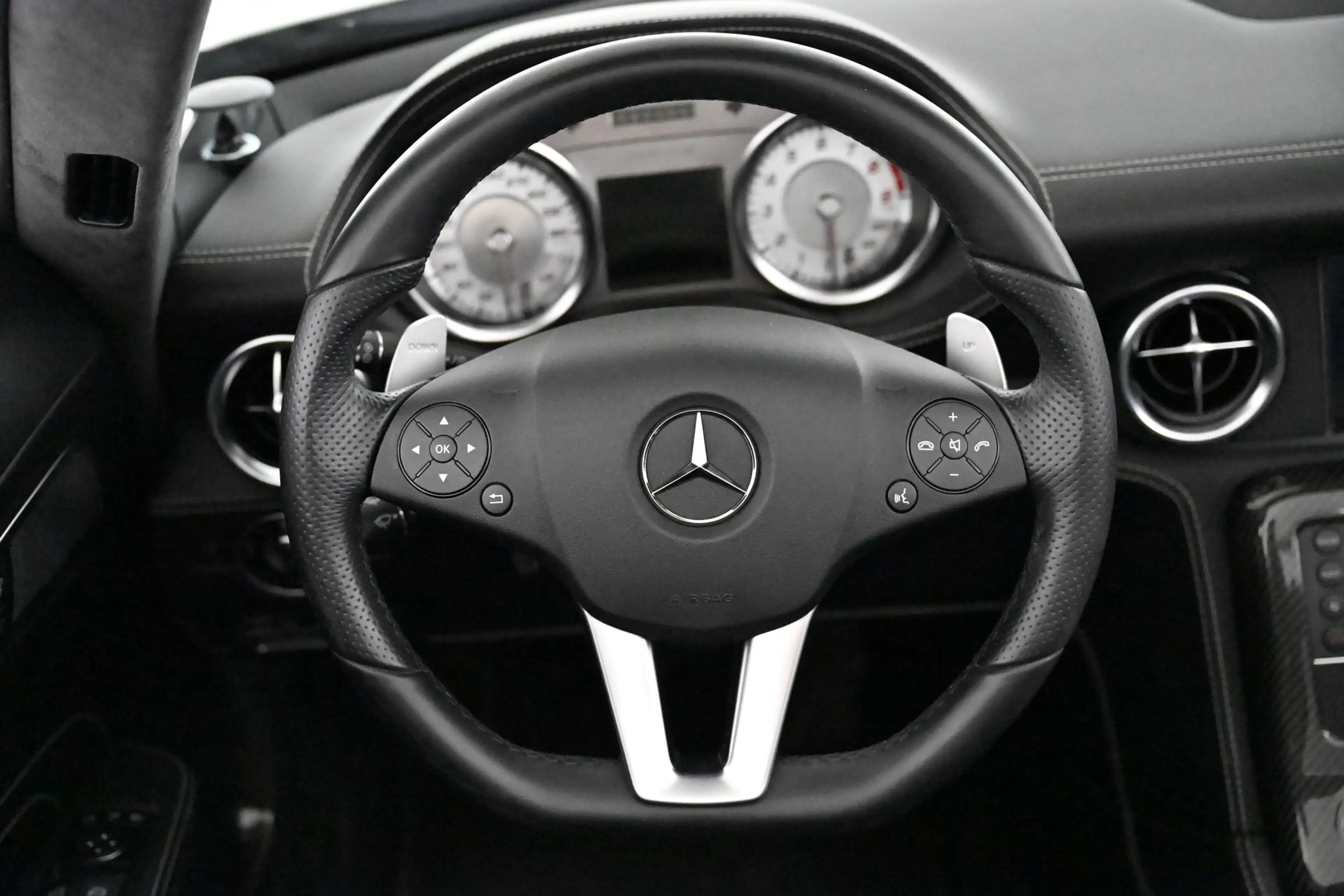 Mercedes-Benz SLS AMG Roadster Aut. Cabrio EXP € 189.980,- — photo 31