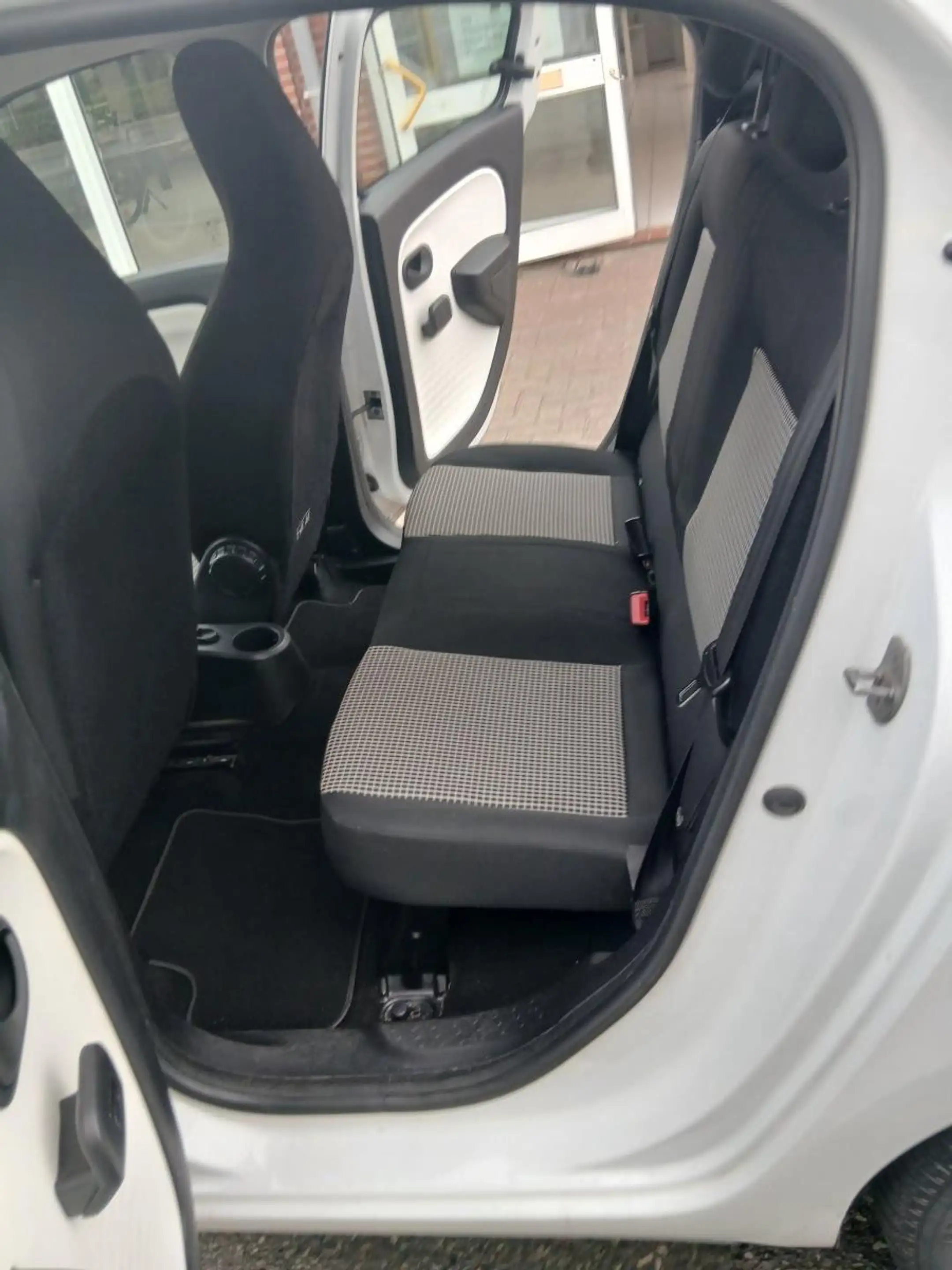 Renault Twingo Expression — photo 14