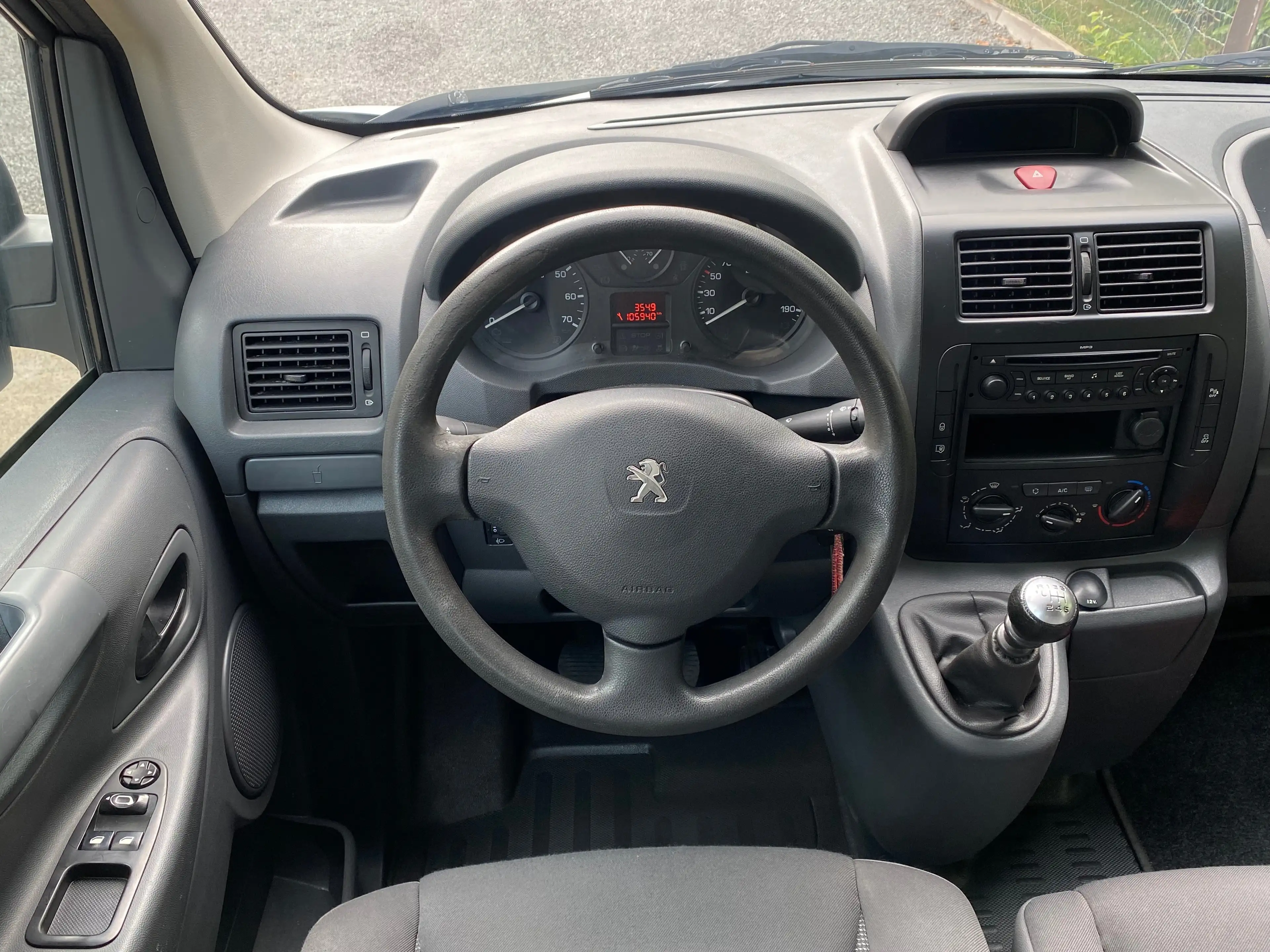 Peugeot Expert 2.0 HDi FACE LIFT / 6 places /AIRCO /GARANTIE !!! — photo 12