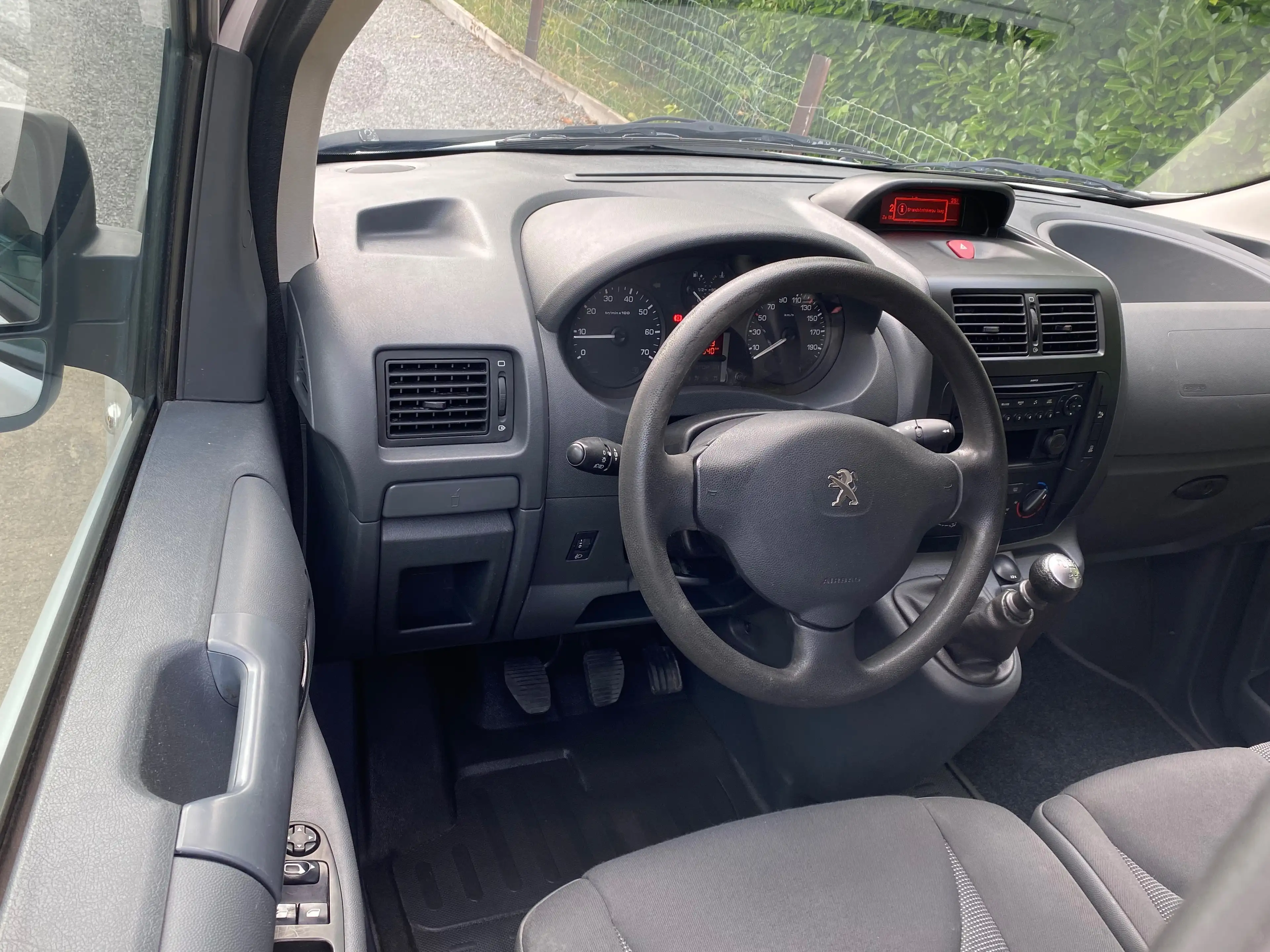 Peugeot Expert 2.0 HDi FACE LIFT / 6 places /AIRCO /GARANTIE !!! — photo 9