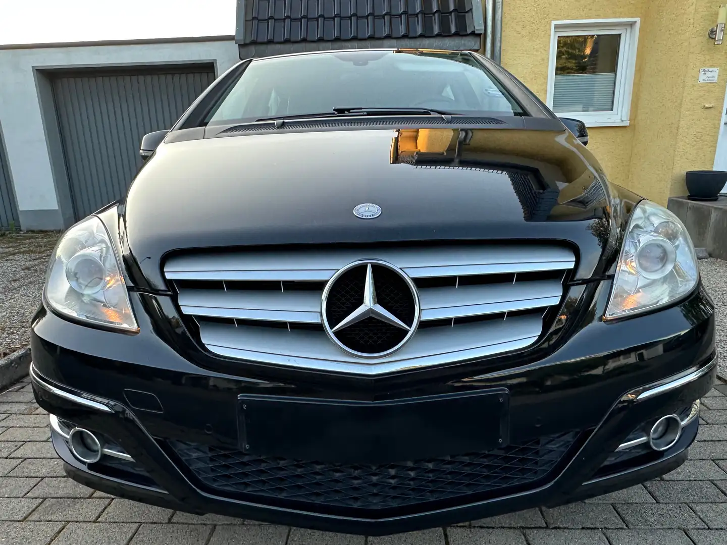 Mercedes-Benz B 180 B 180 BlueEFFICIENCY Schwarz - 1
